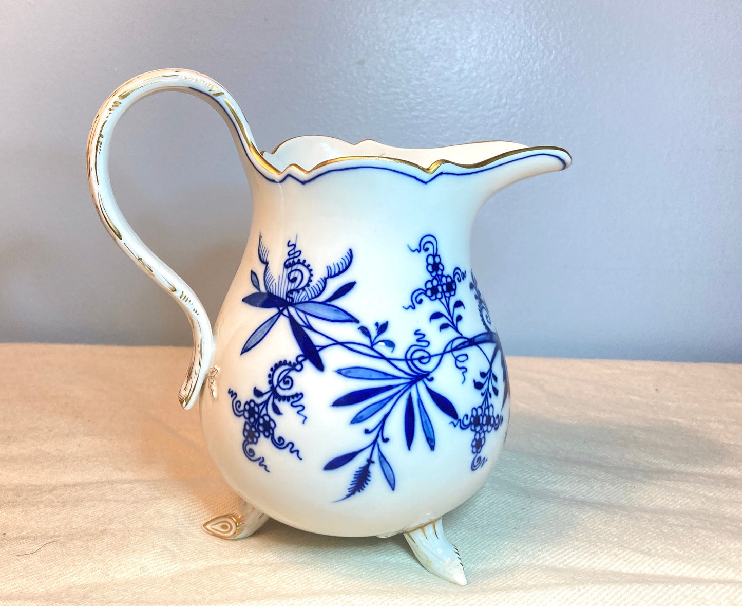 Antique Meissen Blue Onion footed pitcher/milk jug/creamer, gilt decoration, cross swords mark, circa 1860, 1st choice, excellent