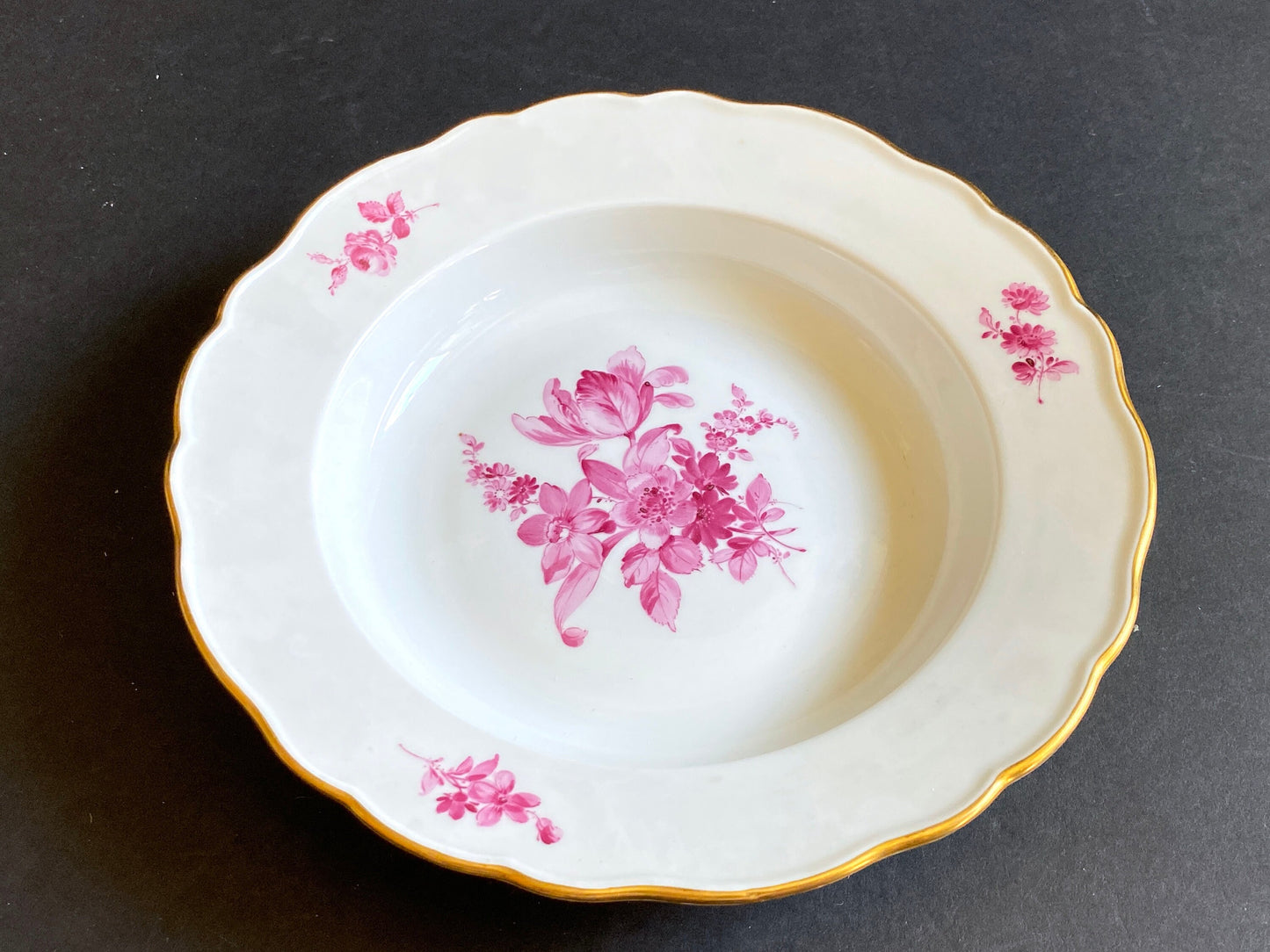 Gorgeous MEISSEN "flower boutique " Purple rimmed soup bowls, gold rim, set of 5, 1st choice, excellent