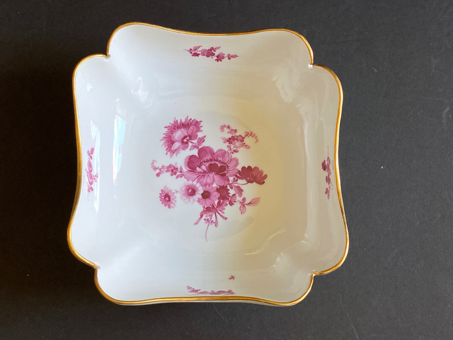 Gorgeous MEISSEN "flower boutique " Purple square serving bowl, gold rim, 1st choice, excellent