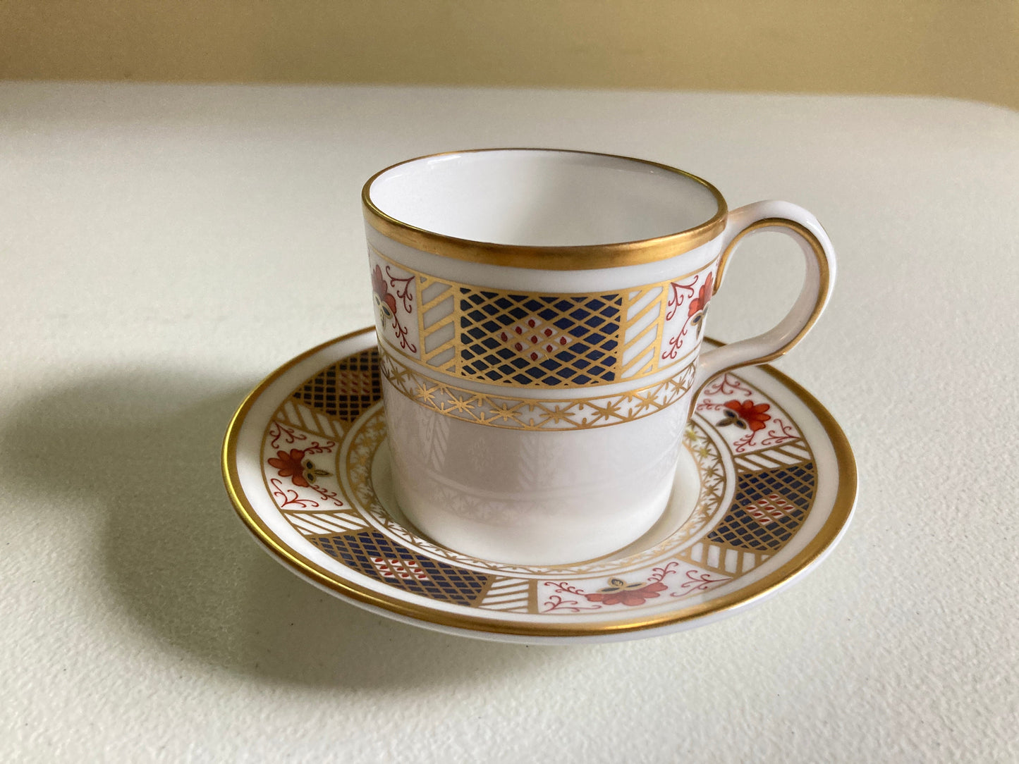 Stunning Royal Crown Derby "Derby Boarder" demitasse /espresso coffee cups and saucers, Y1976, made in England, highly collectible