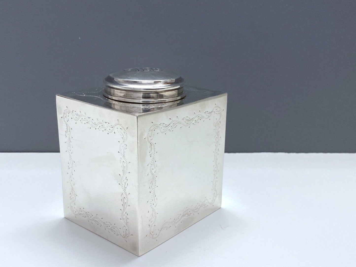 TIFFANY & CO Portugal Sterling Silver Cube shaped Tea Caddy,388g, very rare!