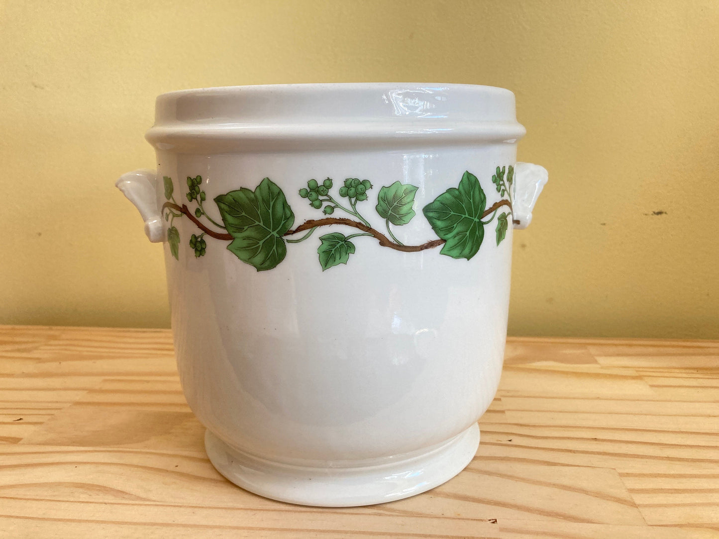 De Paris cachepot, Napoleon III style, grape vine motif, made in France, 7'' H, excellent condition