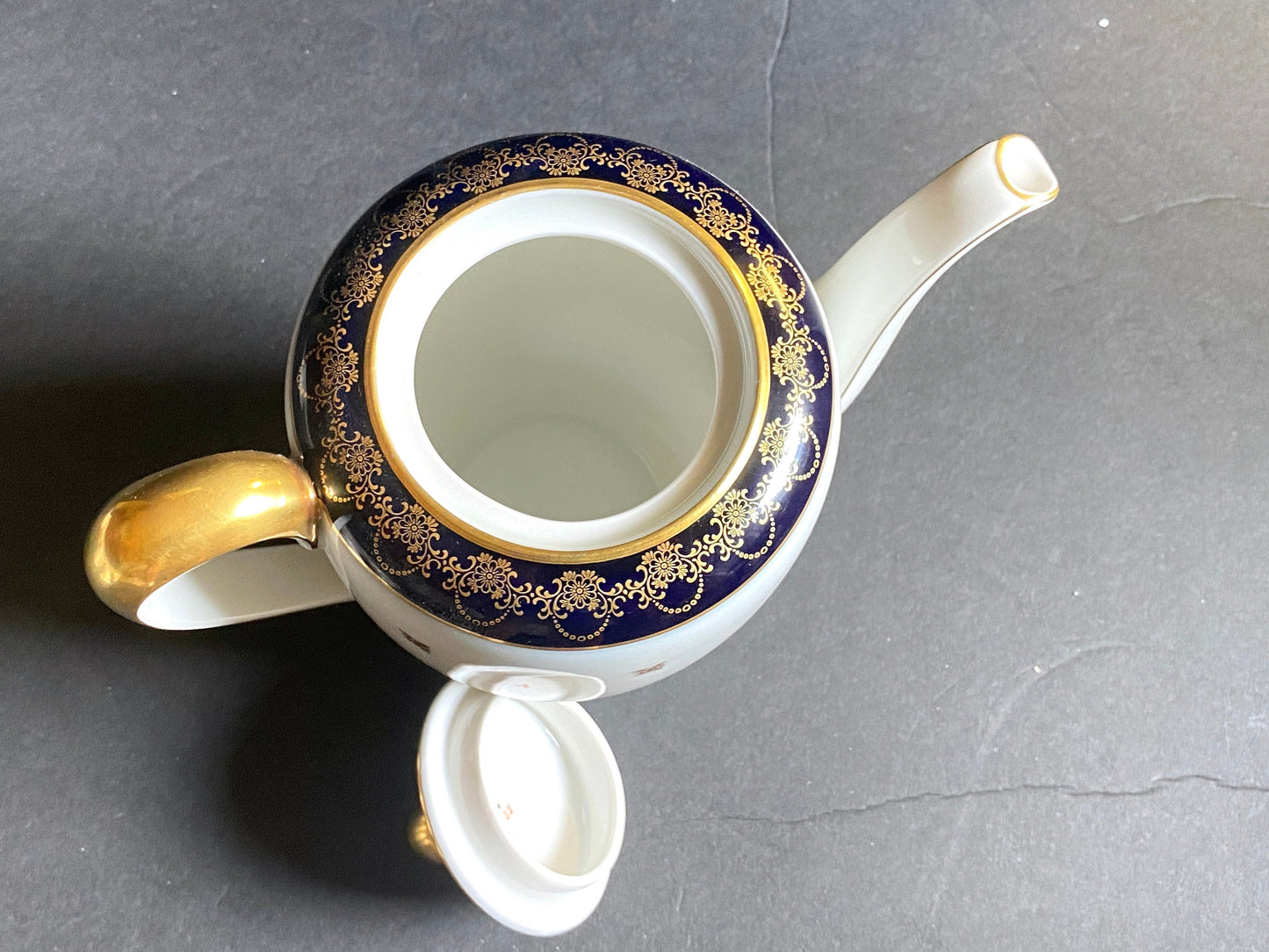 a Stunning Johann Haviland cobalt blue and gold accent coffee pot/teapot, holds 6 cups, ca.1930-50, mint