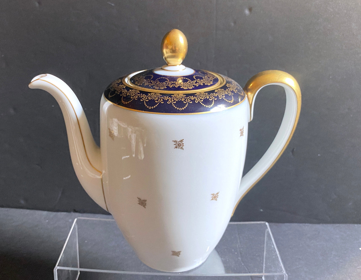 a Stunning Johann Haviland cobalt blue and gold accent coffee pot/teapot, holds 6 cups, ca.1930-50, mint