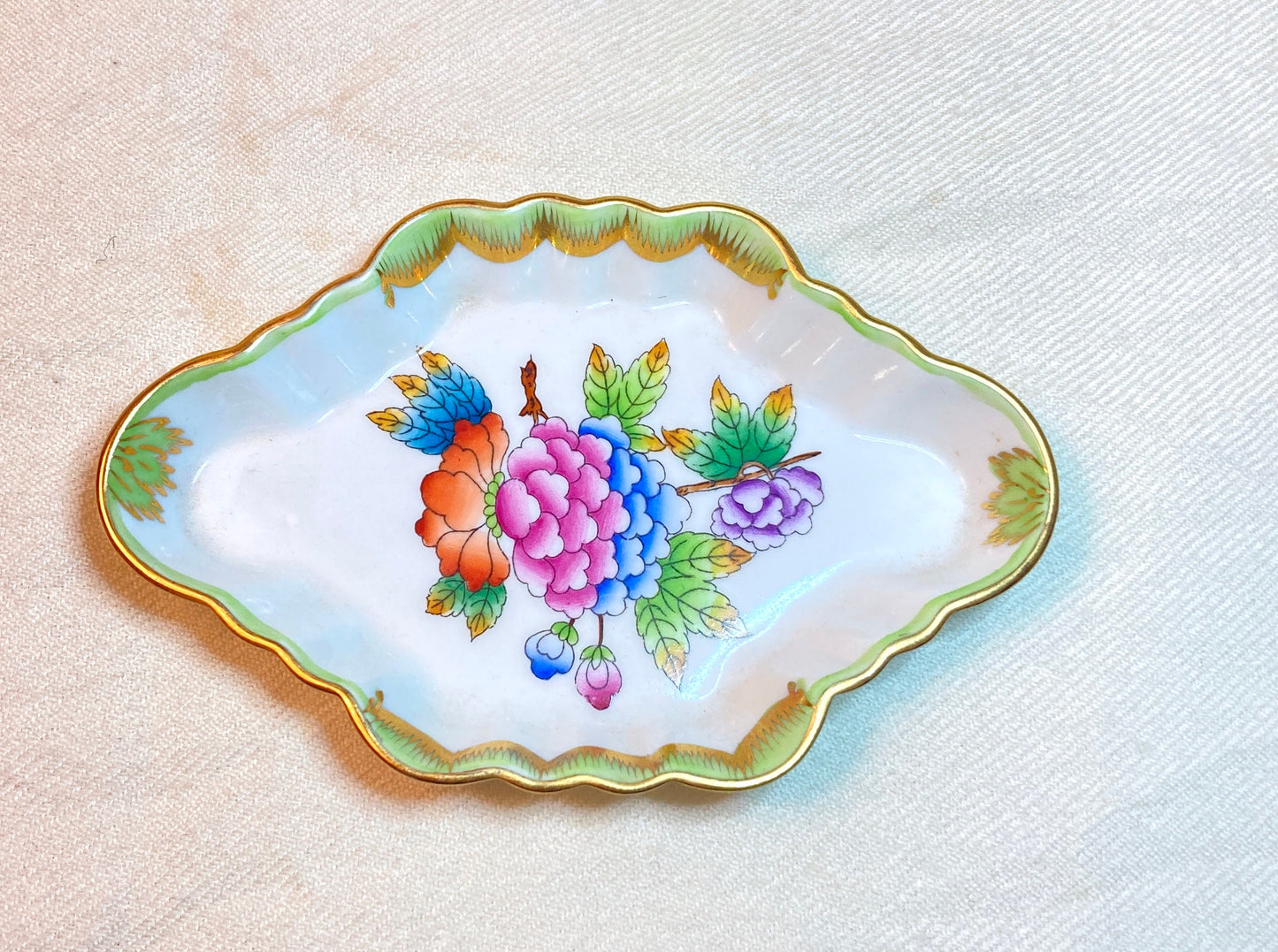 Herend Queen Victoria Green trinket dish/pin dish/tray,Handpainted in Hungary, #7737 VBO,excellent condition