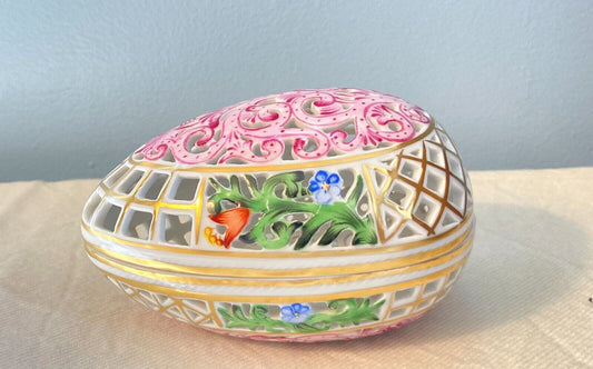 Herend Reticulated Egg form covered bonbon Box / Trinket box, No. 6048/C, mint