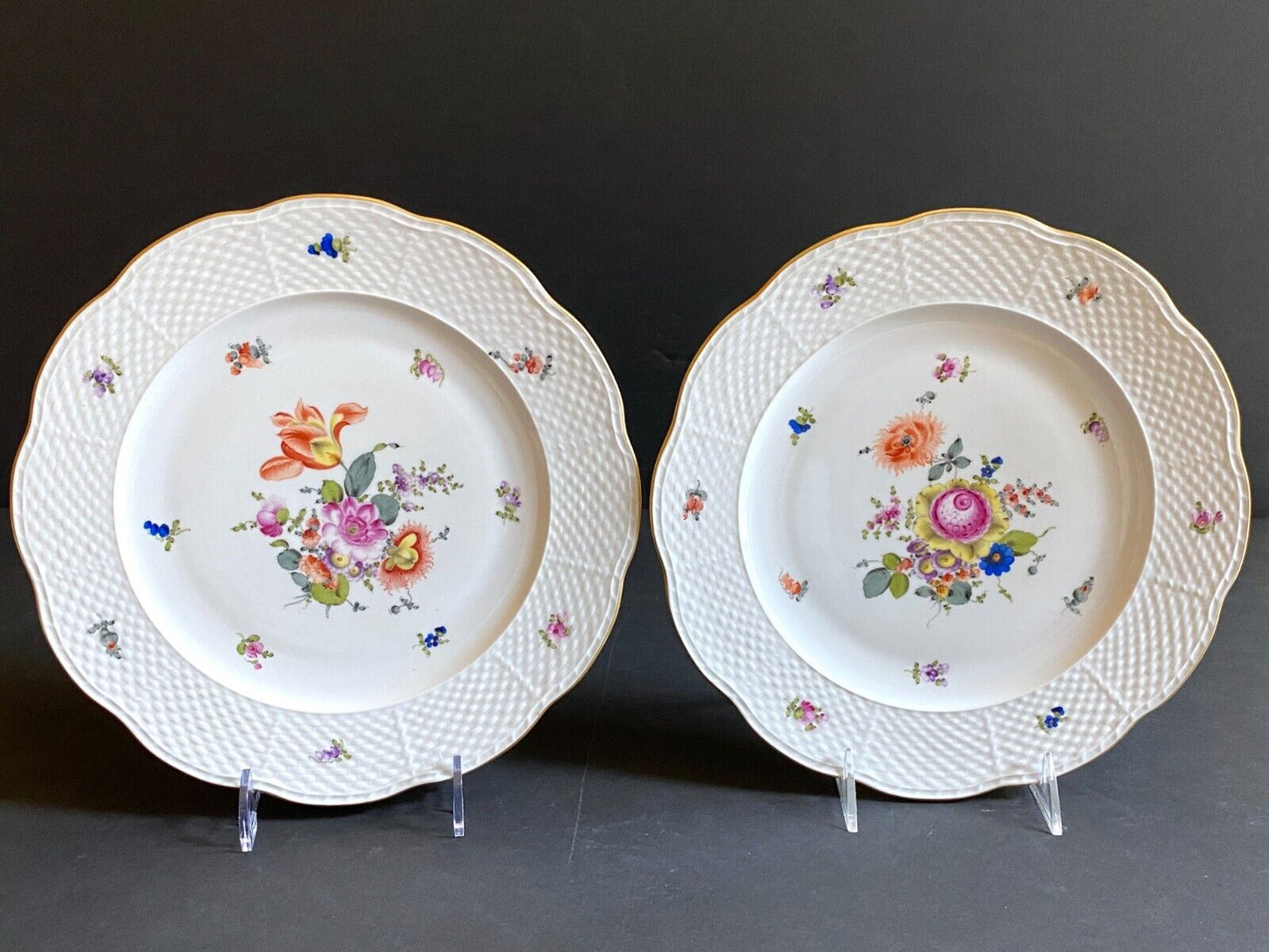 Set 4 Herend "Bouquet of Flowers" (BHR 527) dinner plates ,hand-painted flower