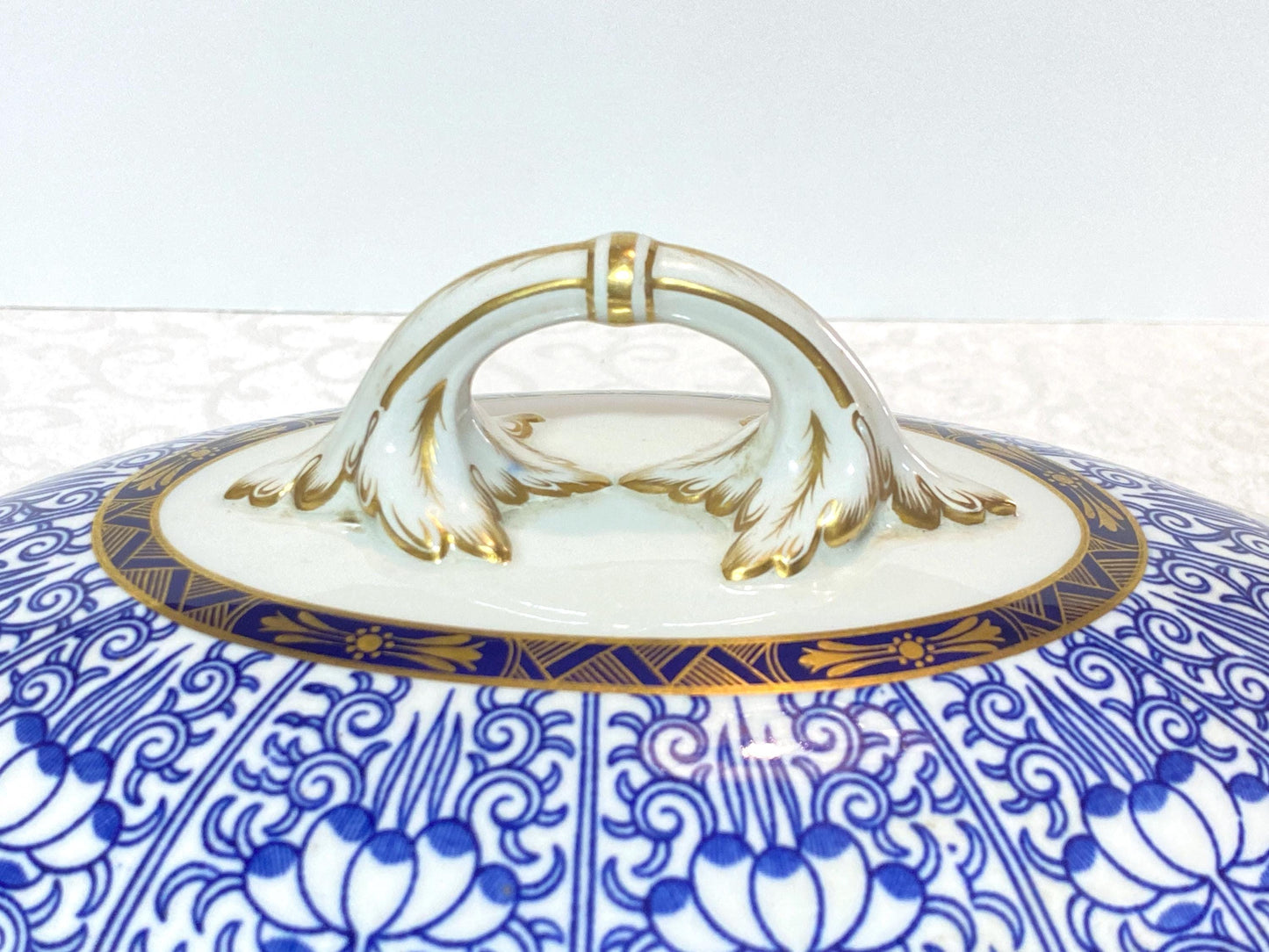 Antique Royal Worcester English Porcelain Blue and White "Royal Lily " lidded tureen, Circa 1906