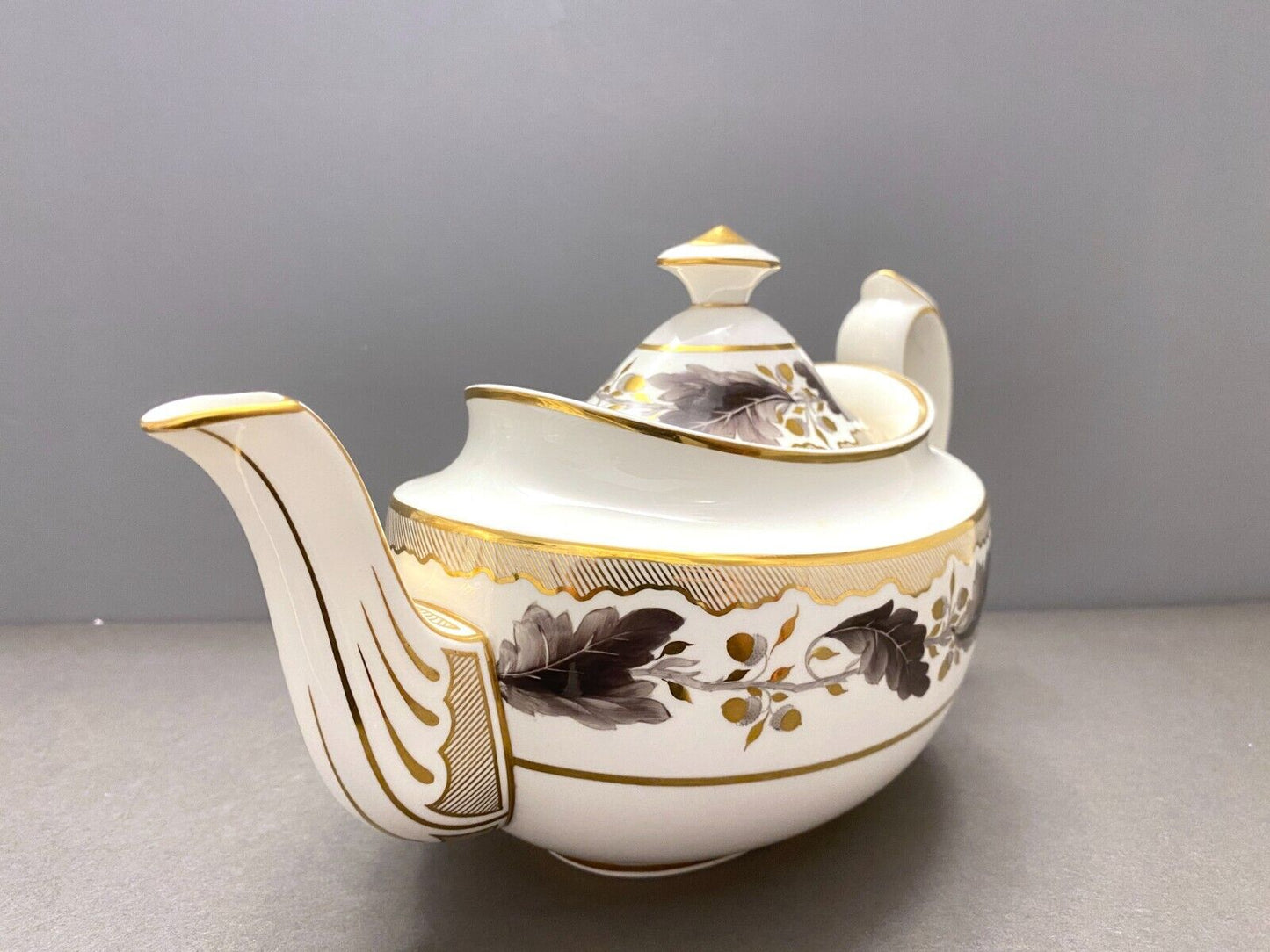 Stunning Tiffany Co. Royal Crown Derby "Portman Oak" teapot,holds 5 cups, gold