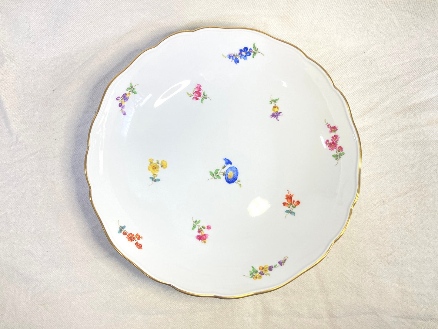 1920s Meissen round bowl, 9.75 inches, decorated with scattered flowers and gilt rim, 1st quality, excellent condition