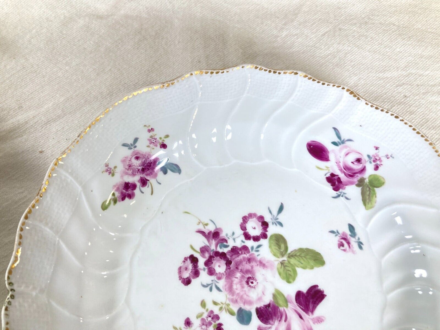 Set of 7 x antique Meissen (1725-1774 ) rimmed plates, flowers paintings, 1st