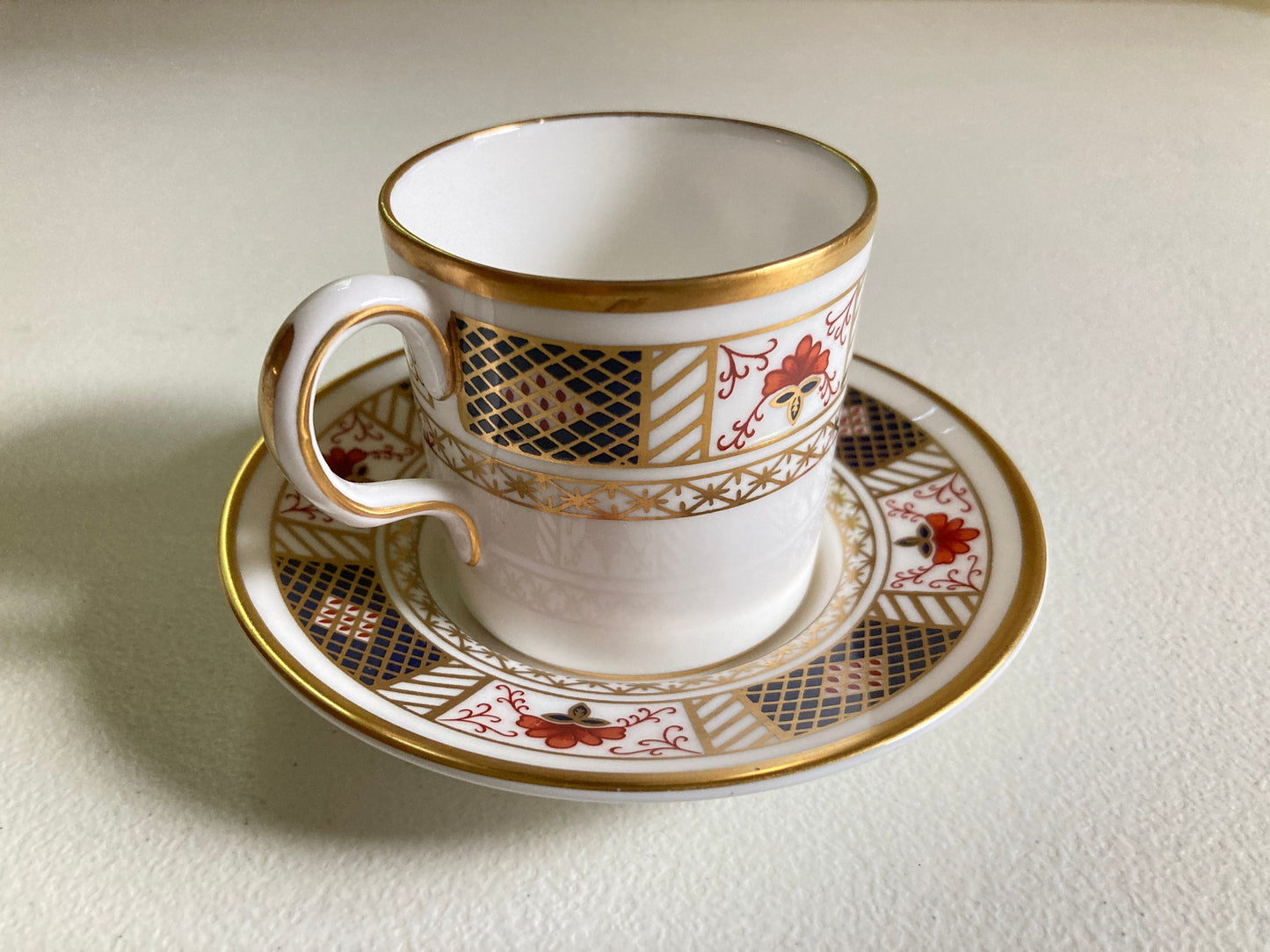 Stunning Royal Crown Derby "Derby Boarder" demitasse /espresso coffee cups and saucers, Y1976, made in England, highly collectible