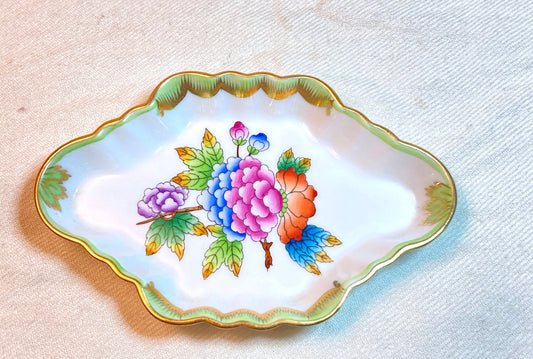 Herend Queen Victoria Green trinket dish/pin dish/tray,Handpainted in Hungary, #7737 VBO,excellent condition