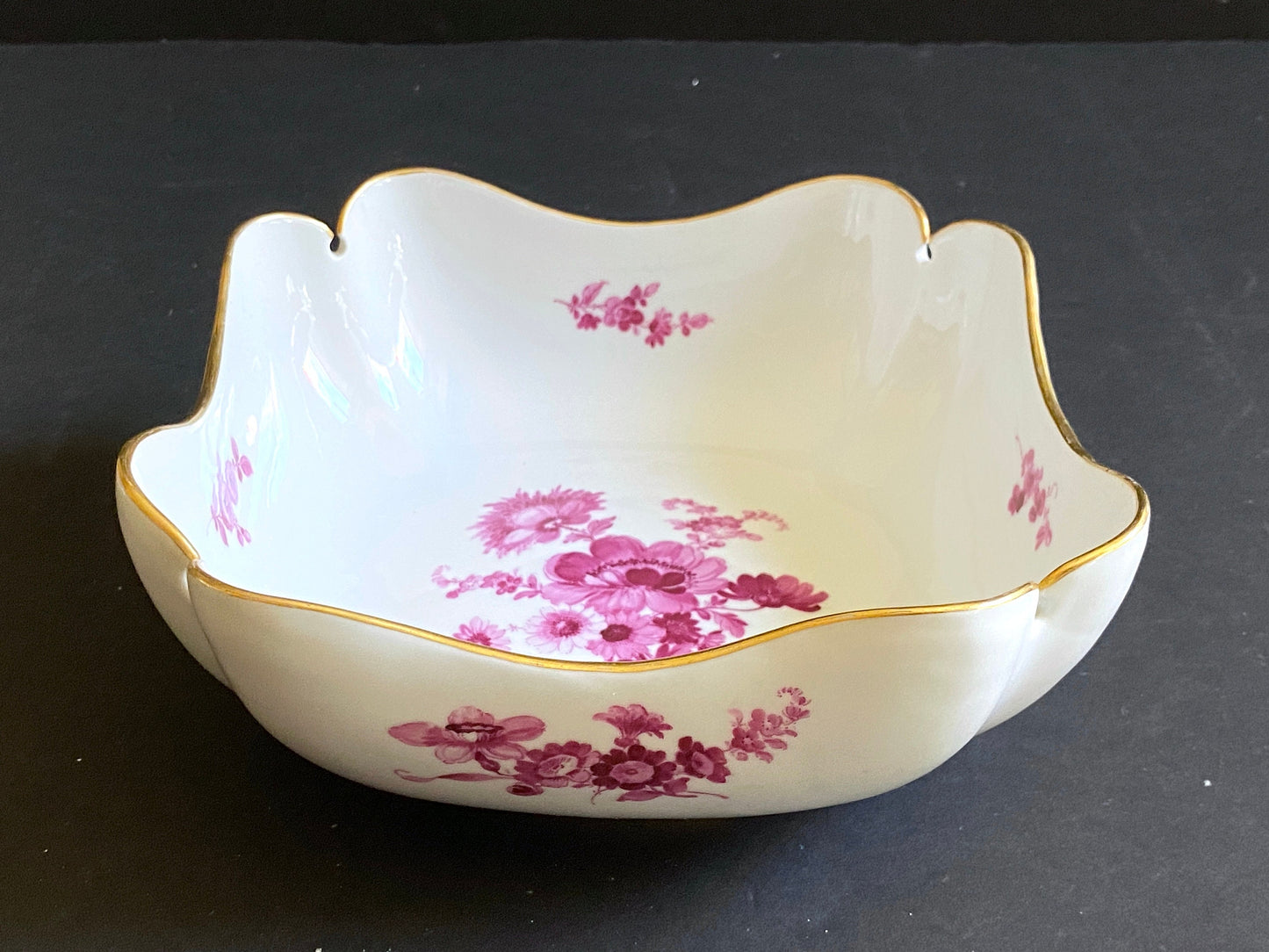 Gorgeous MEISSEN "flower boutique " Purple square serving bowl, gold rim, 1st choice, excellent