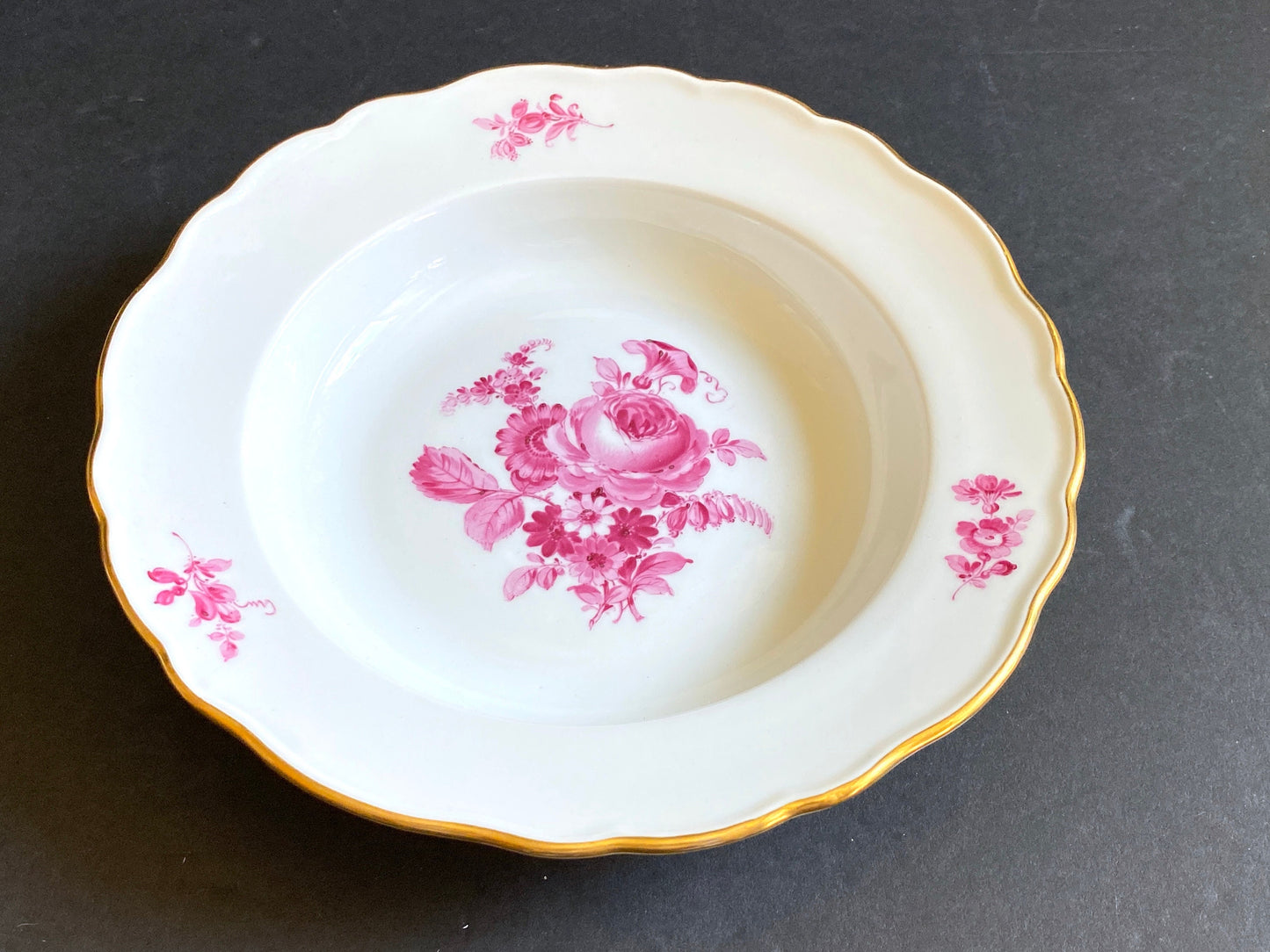 Gorgeous MEISSEN "flower boutique " Purple rimmed soup bowls, gold rim, set of 5, 1st choice, excellent