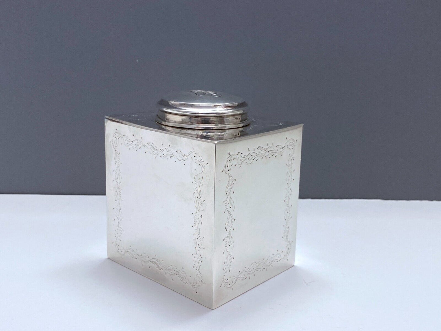 TIFFANY & CO Portugal Sterling Silver Cube shaped Tea Caddy,388g, very rare!