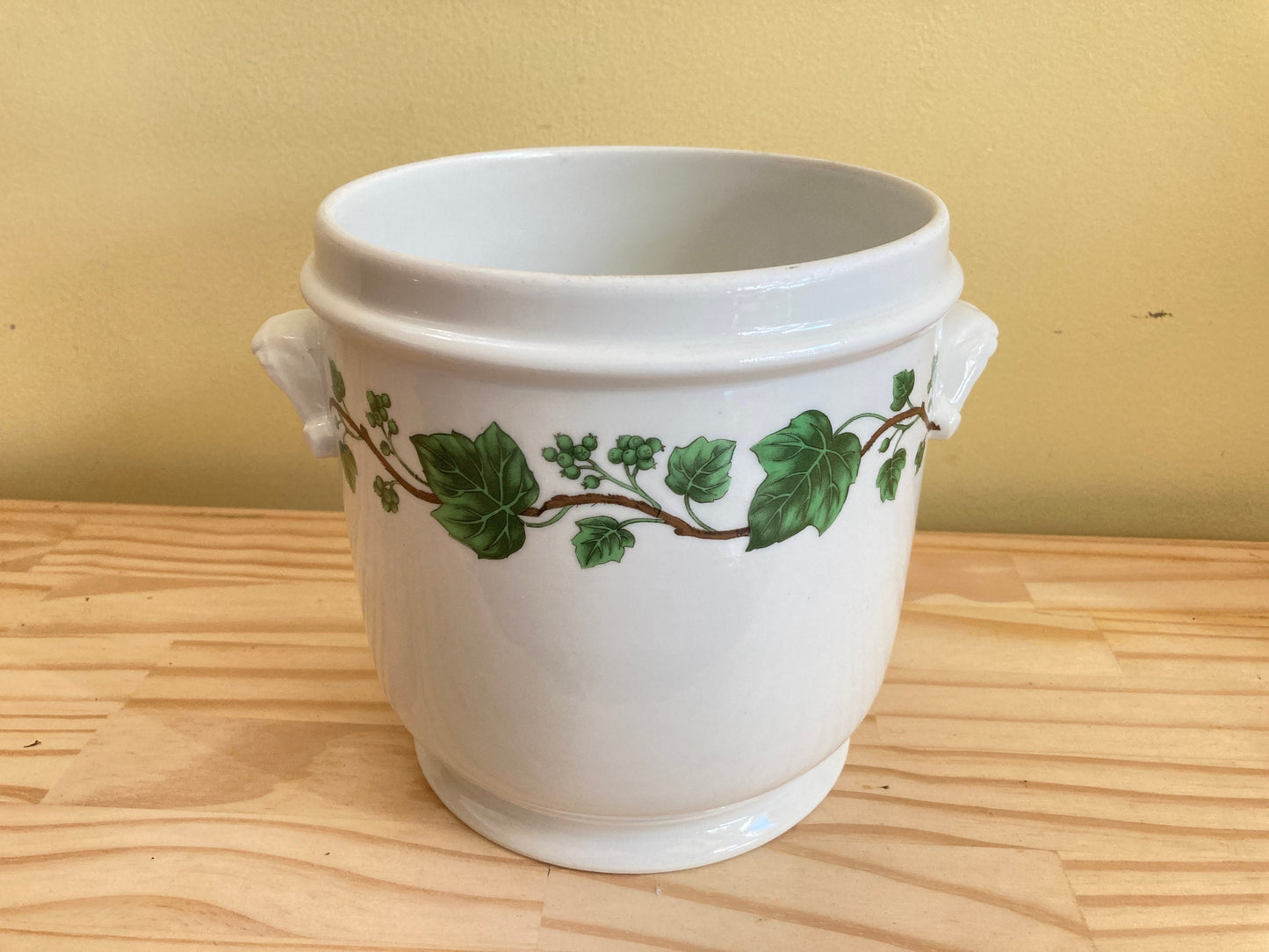 De Paris cachepot, Napoleon III style, grape vine motif, made in France, 7'' H, excellent condition