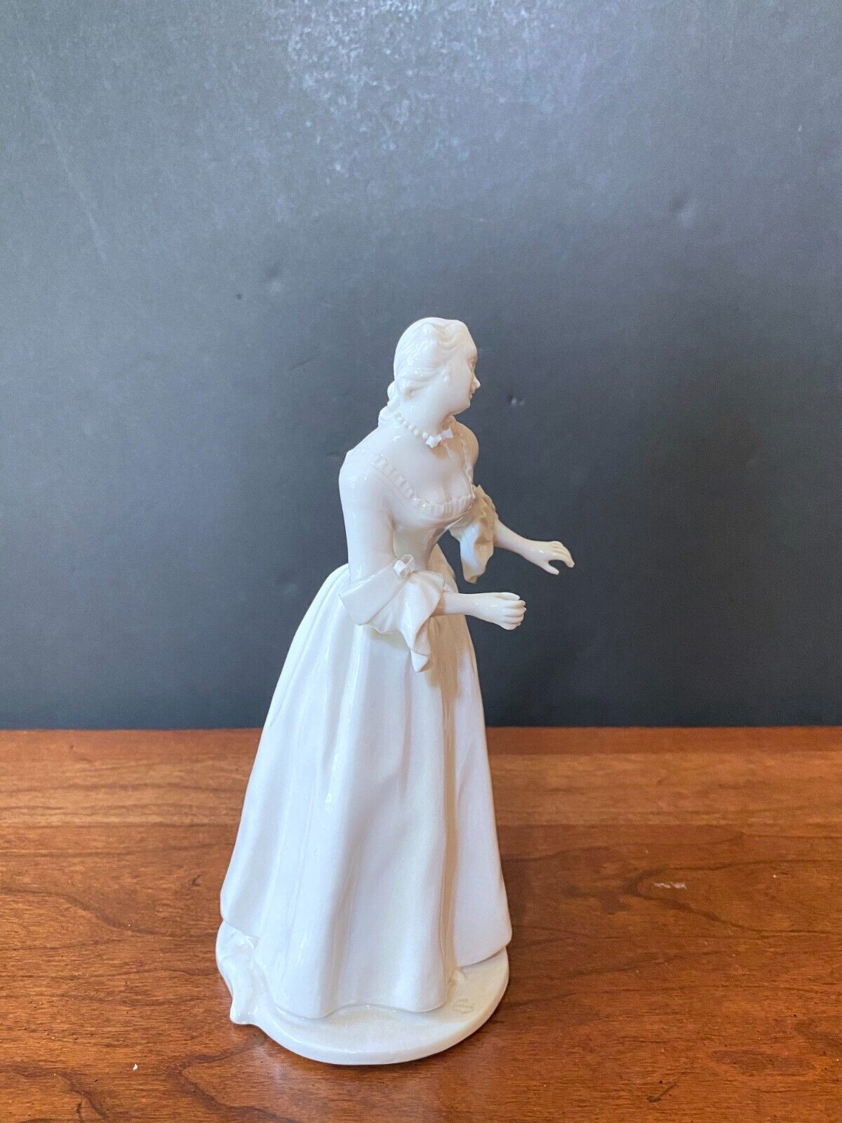 Nymphenburg Germany Franz Antonio Bustelli figurine Commedia dell'Arte -Isabella