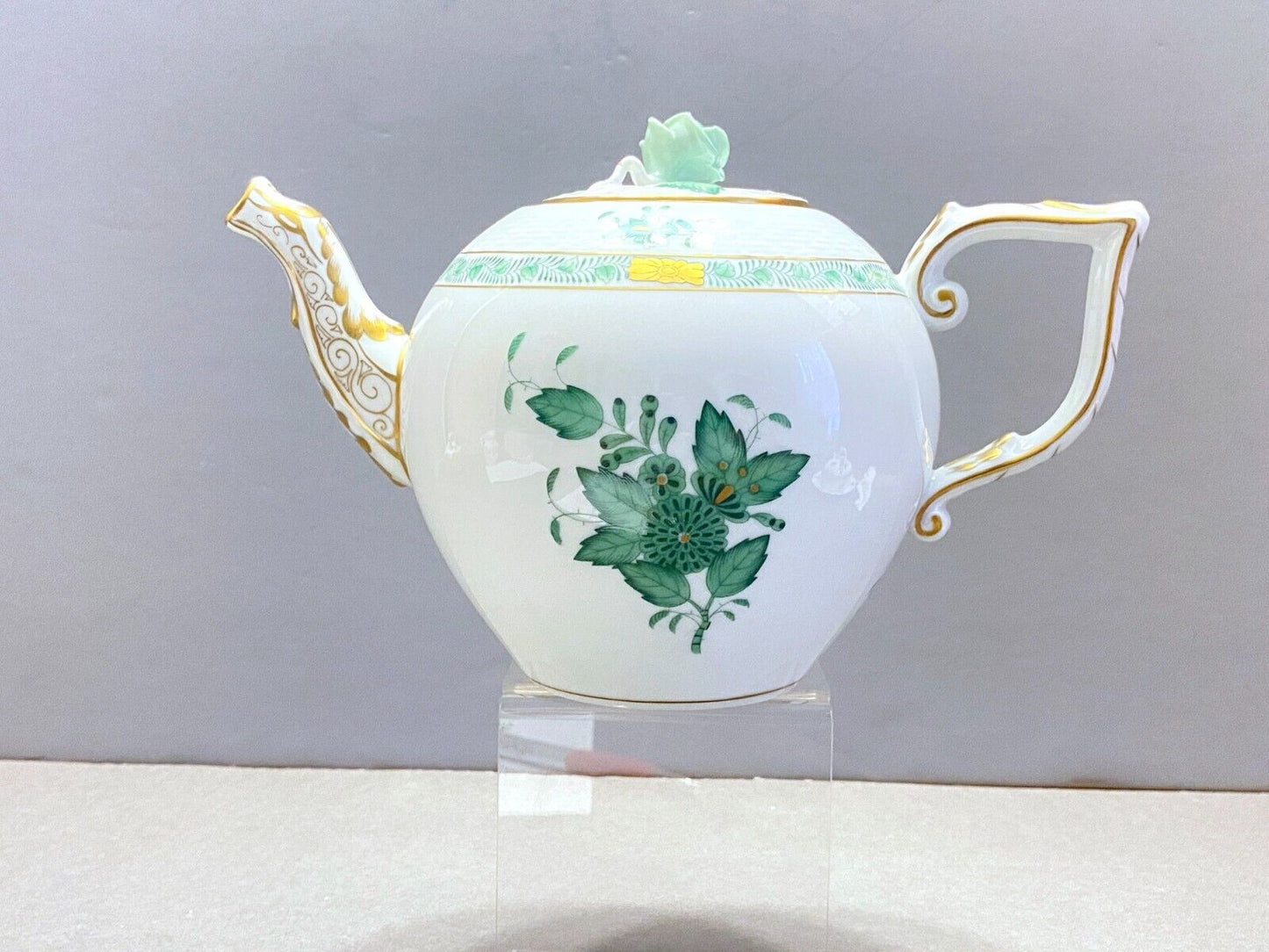 Herend "Chinese Bouquet" Apponyi teapot,,603/AV, 27 OZ. mint condition