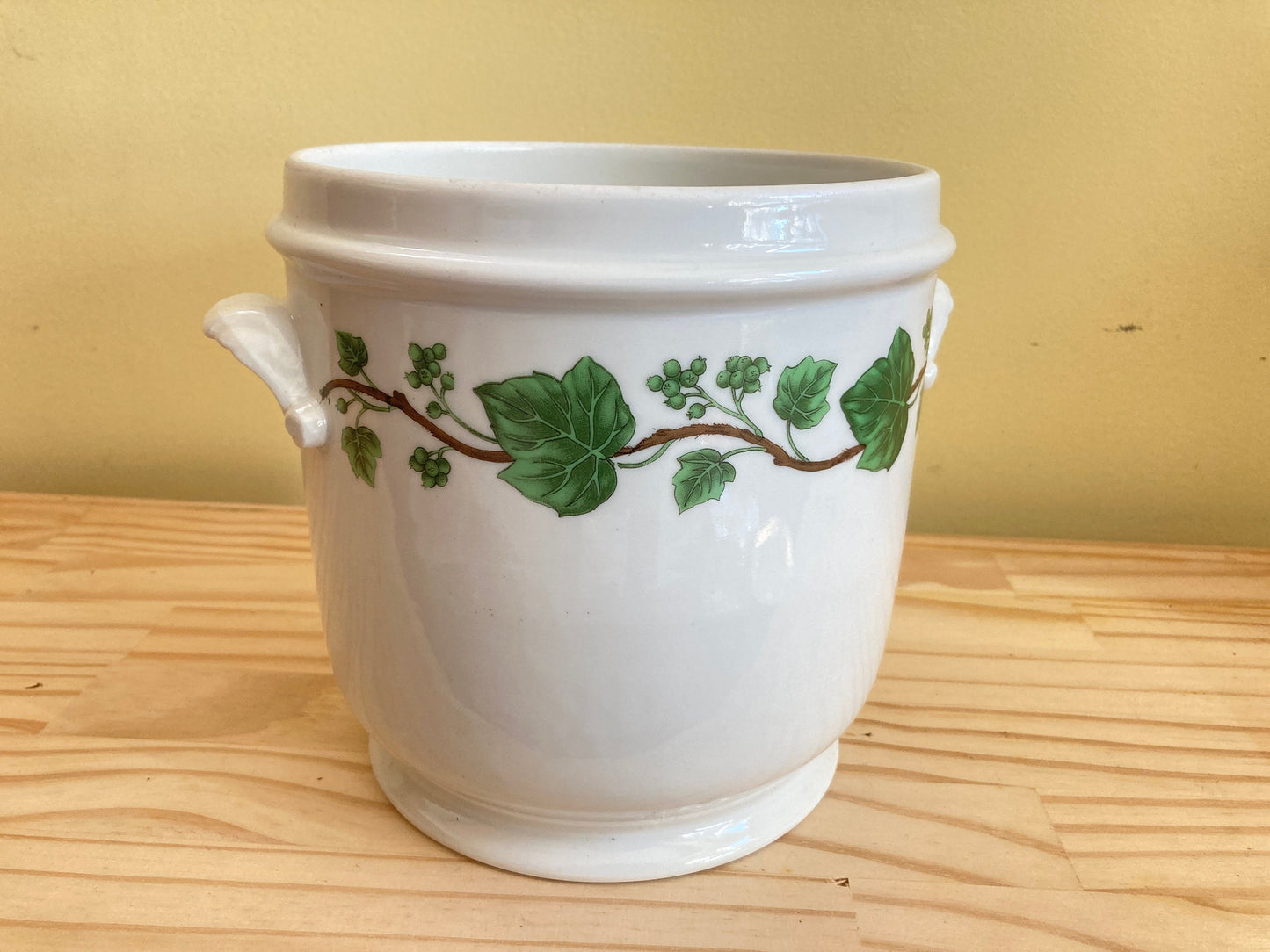 De Paris cachepot, Napoleon III style, grape vine motif, made in France, 7'' H, excellent condition