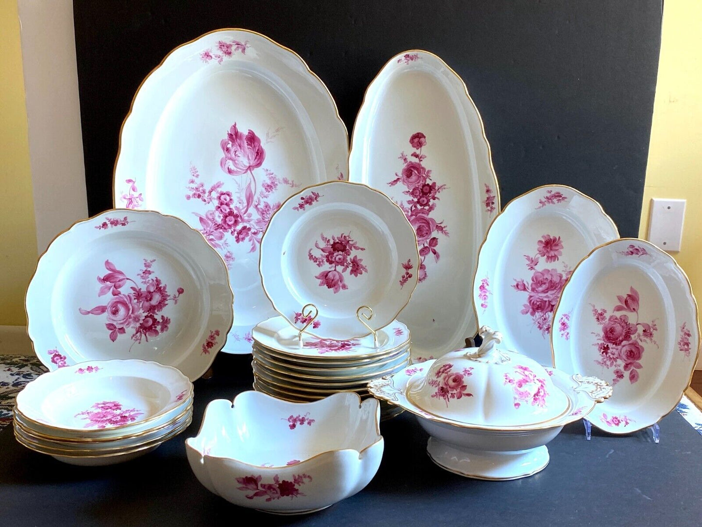 Exqusiite MEISSEN flower boutique Purple dinner service, gold rim, 23 pcs, 1st