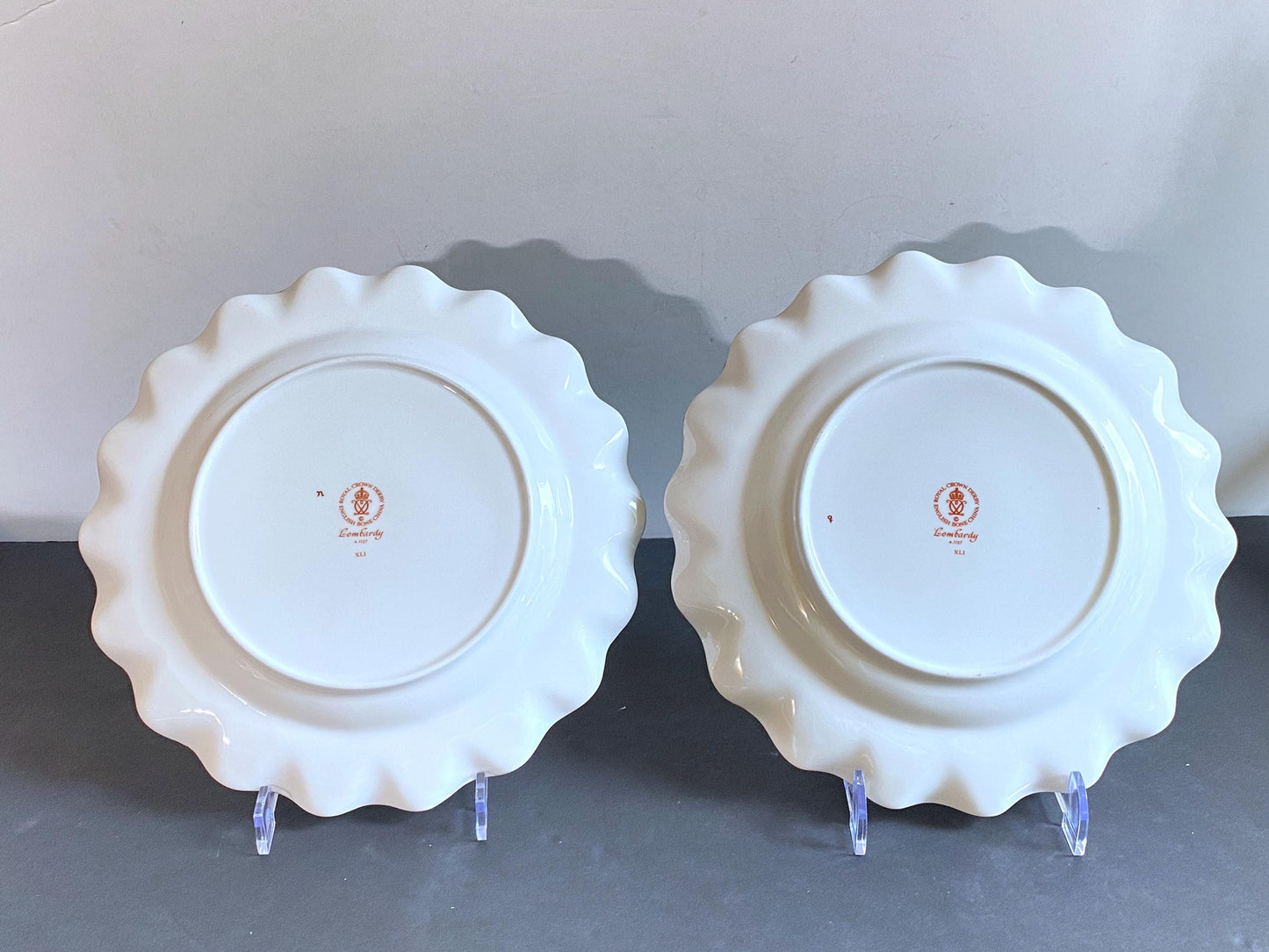 Set of 4 Royal Crown Derby "Lombardy"(A1127) bone china dinner plates, 10'', exquisite, great condition