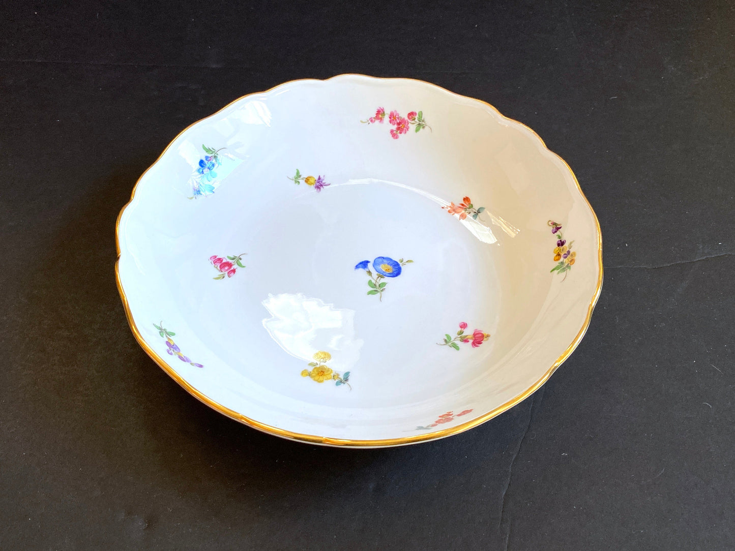 1920s Meissen round bowl, 9.75 inches, decorated with scattered flowers and gilt rim, 1st quality, excellent condition