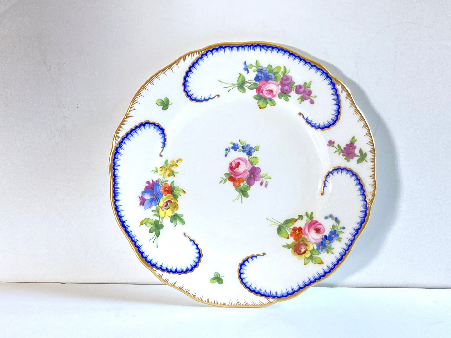 Set of 6 Minton after Sevres "Feuille-de-Choux" plates, 8'', handpainted and gilt rim, bone china, ca. 1870s, exquisite