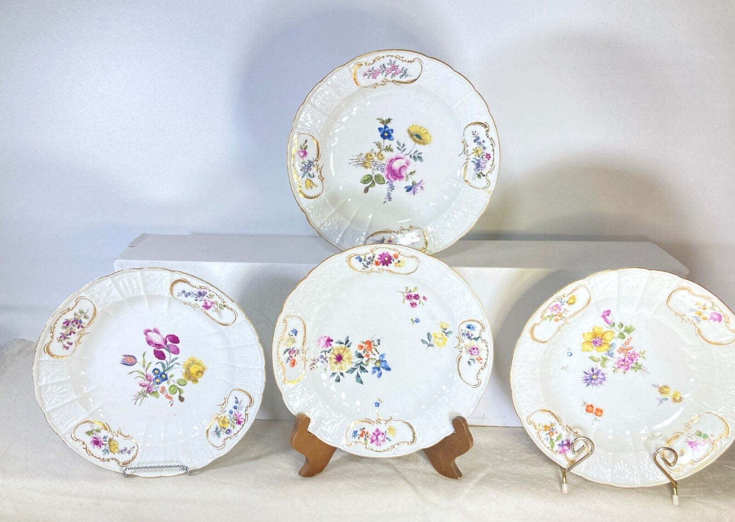 Set 10 x Meissen (1815-1860) 9.5'' plates, floral motif, gold accents, RARE