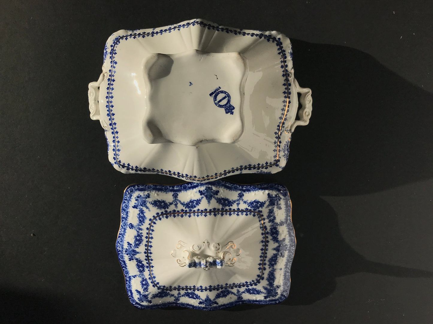 Rare! Antique Maddock, Johnz& Sons Royal Vitreous "Stafford" blue and white rectangle covered casserole, ca.1880-1896