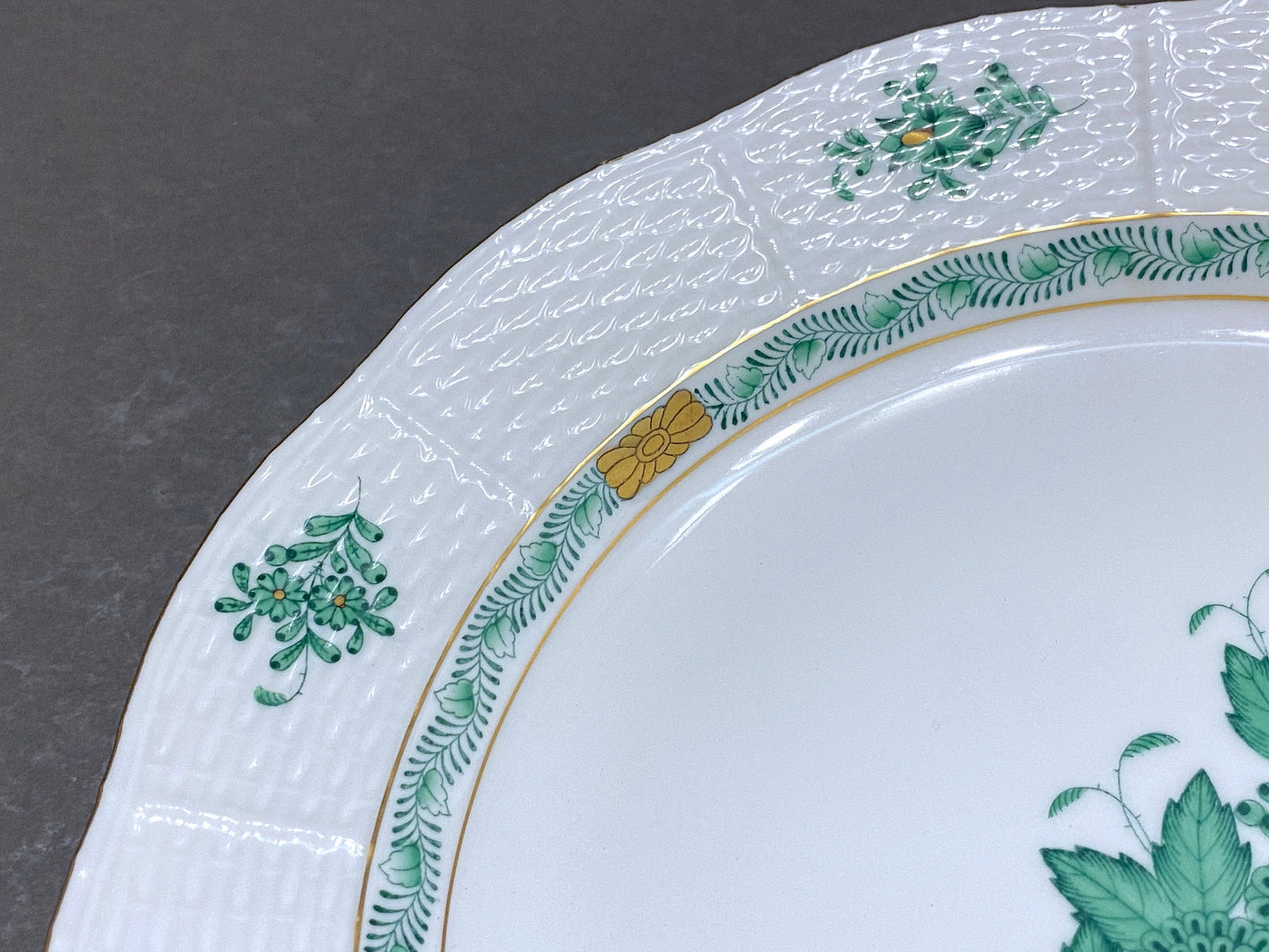 A pair of Herend Chinese Bouquet Apponyi Green dinner plate 10'', 524/AV, mint