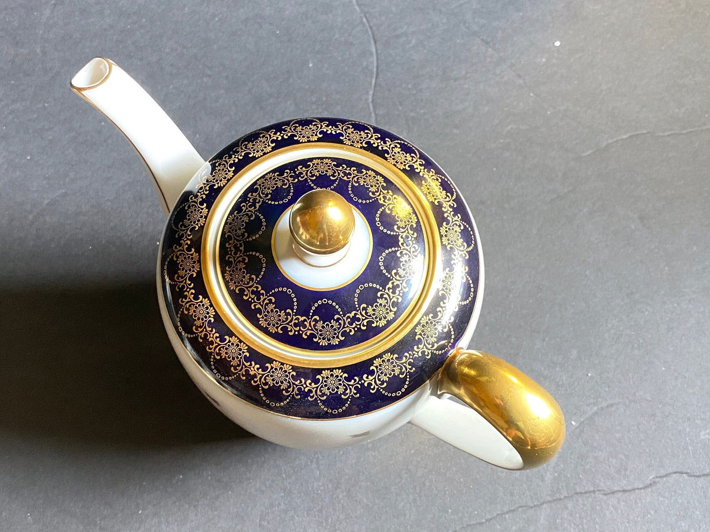 a Stunning Johann Haviland cobalt blue and gold accent coffee pot/teapot, holds 6 cups, ca.1930-50, mint