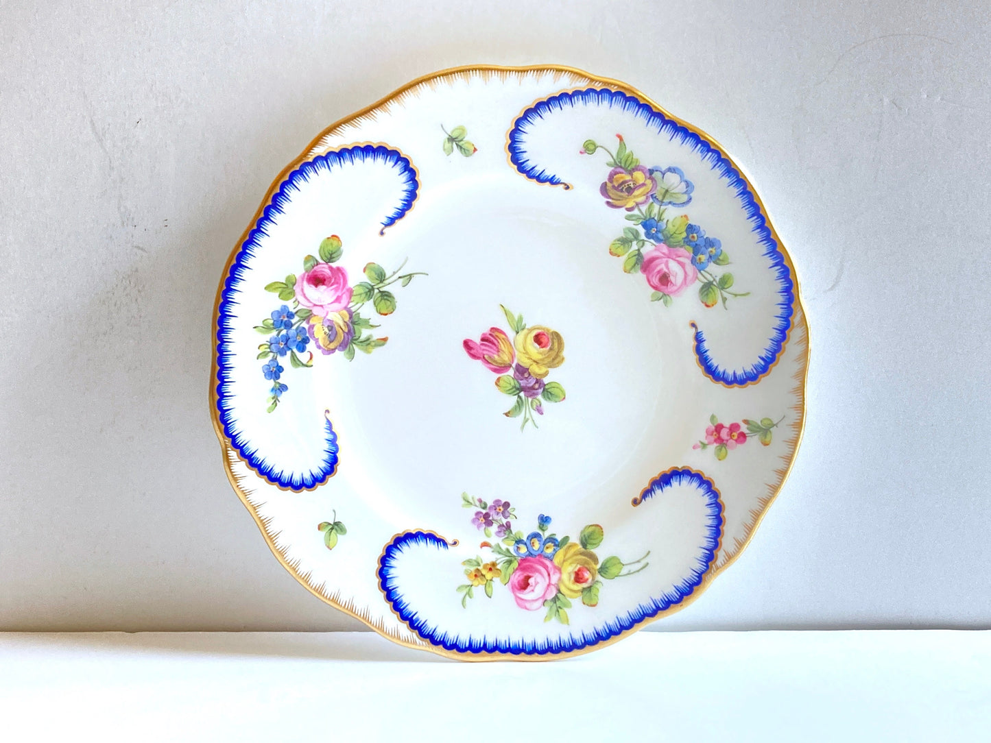 Set of 6 Minton after Sevres "Feuille-de-Choux" plates, 8'', handpainted and gilt rim, bone china, ca. 1870s, exquisite