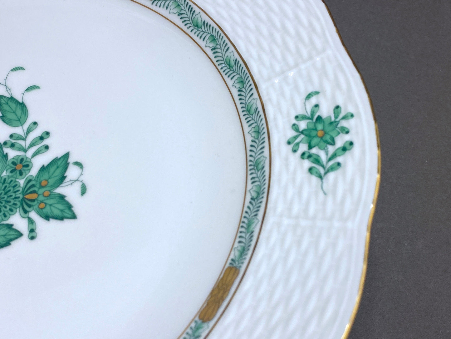 A pair of Herend Chinese Bouquet Apponyi Green dinner plate 10'', 524/AV, mint