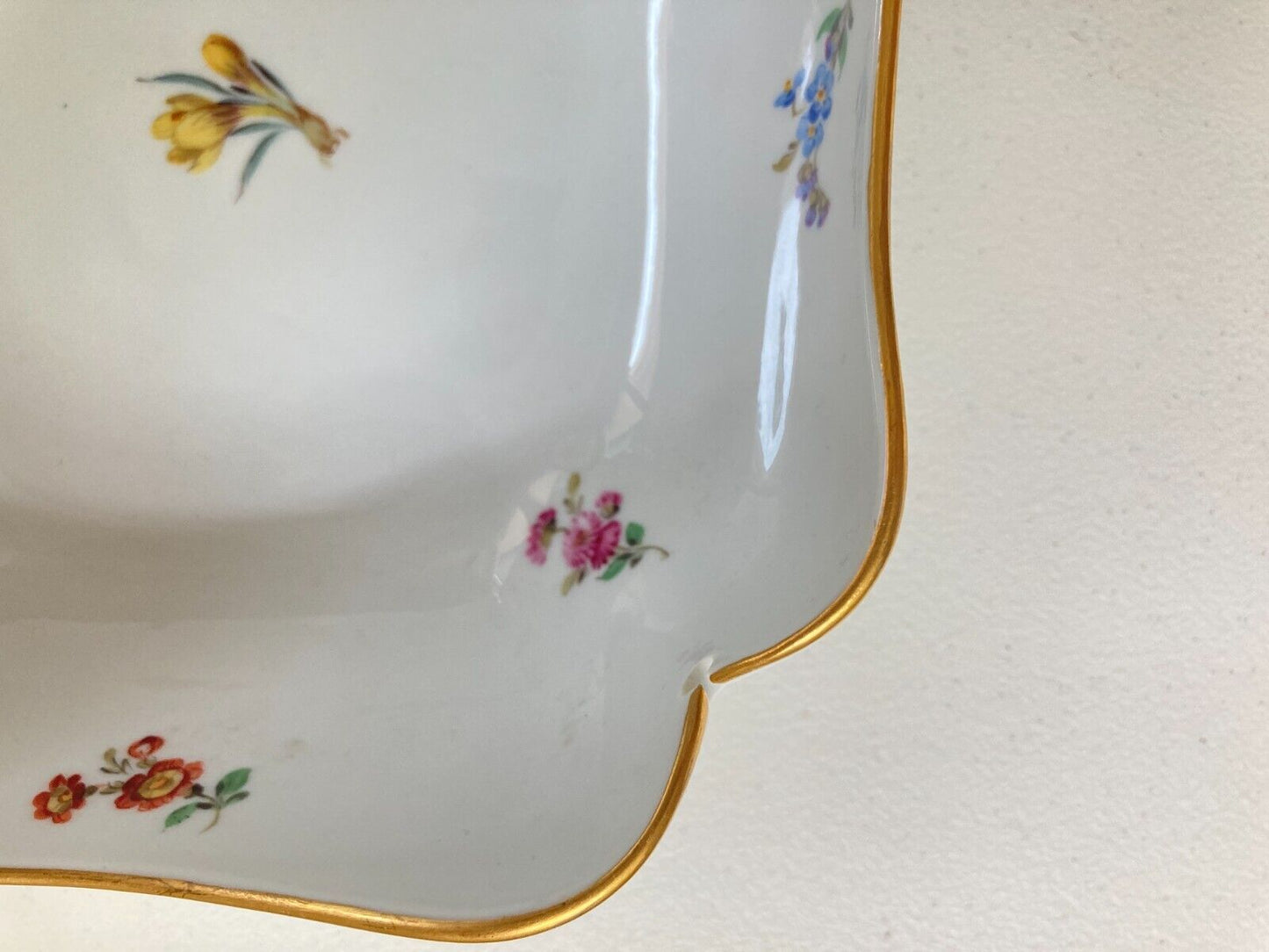 Meissen (1924-1934) large scalloped square serving bowl, gold rim, mint