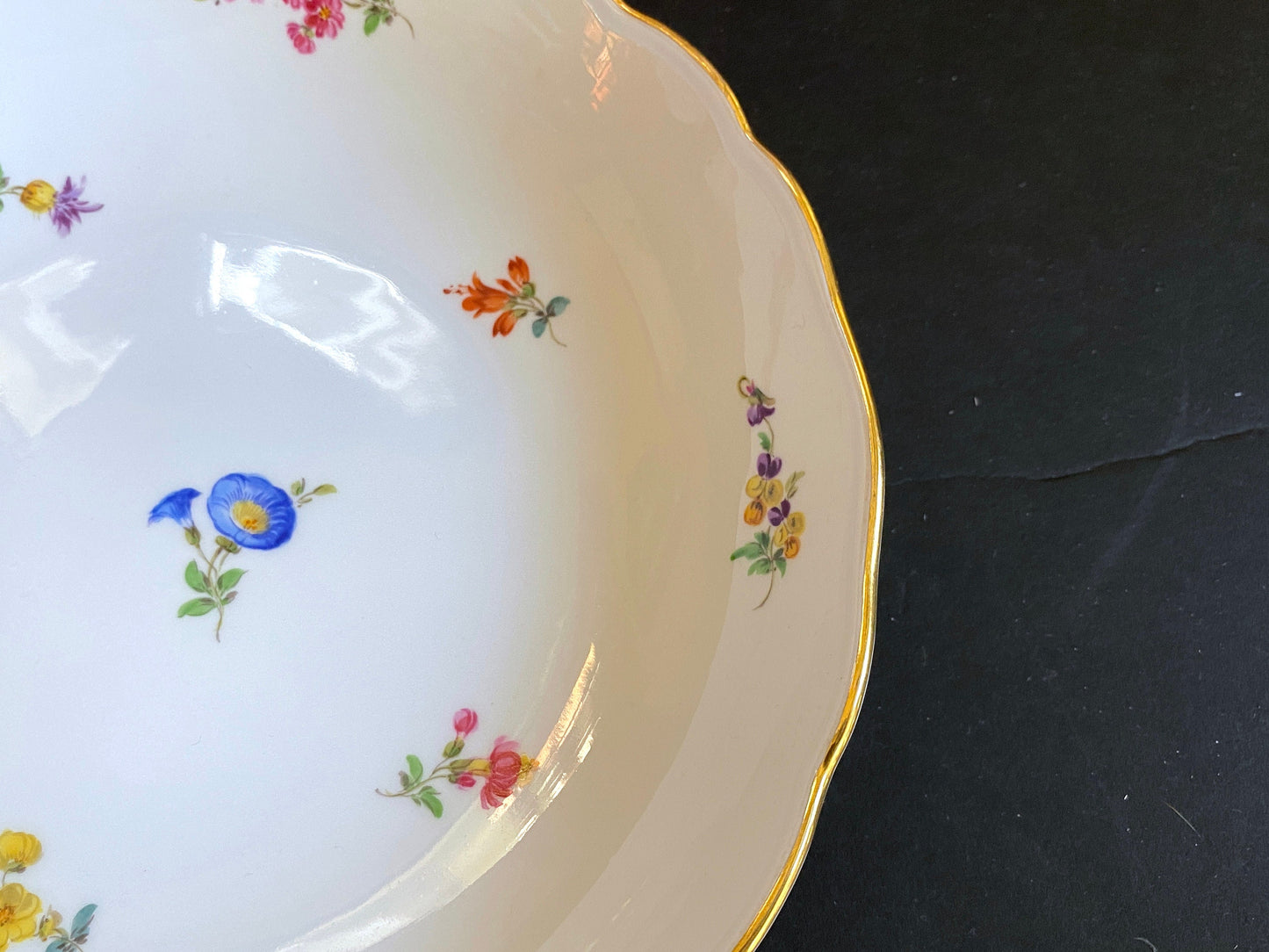 1920s Meissen round bowl, 9.75 inches, decorated with scattered flowers and gilt rim, 1st quality, excellent condition