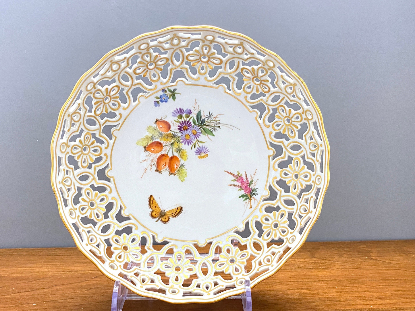 Pair of Meissen Reticulated bowls, hand- painted flower, gold accents, 1st quality, 20 century, mint condition