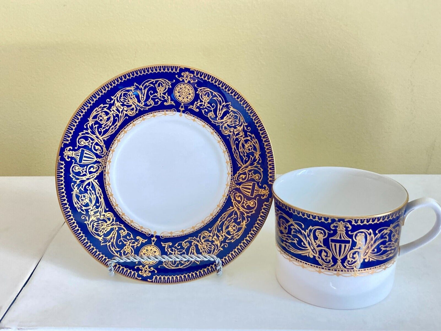 Superb 3 x Royal Worcester Sandringham Cobalt Blue and Gold teacup w/saucers