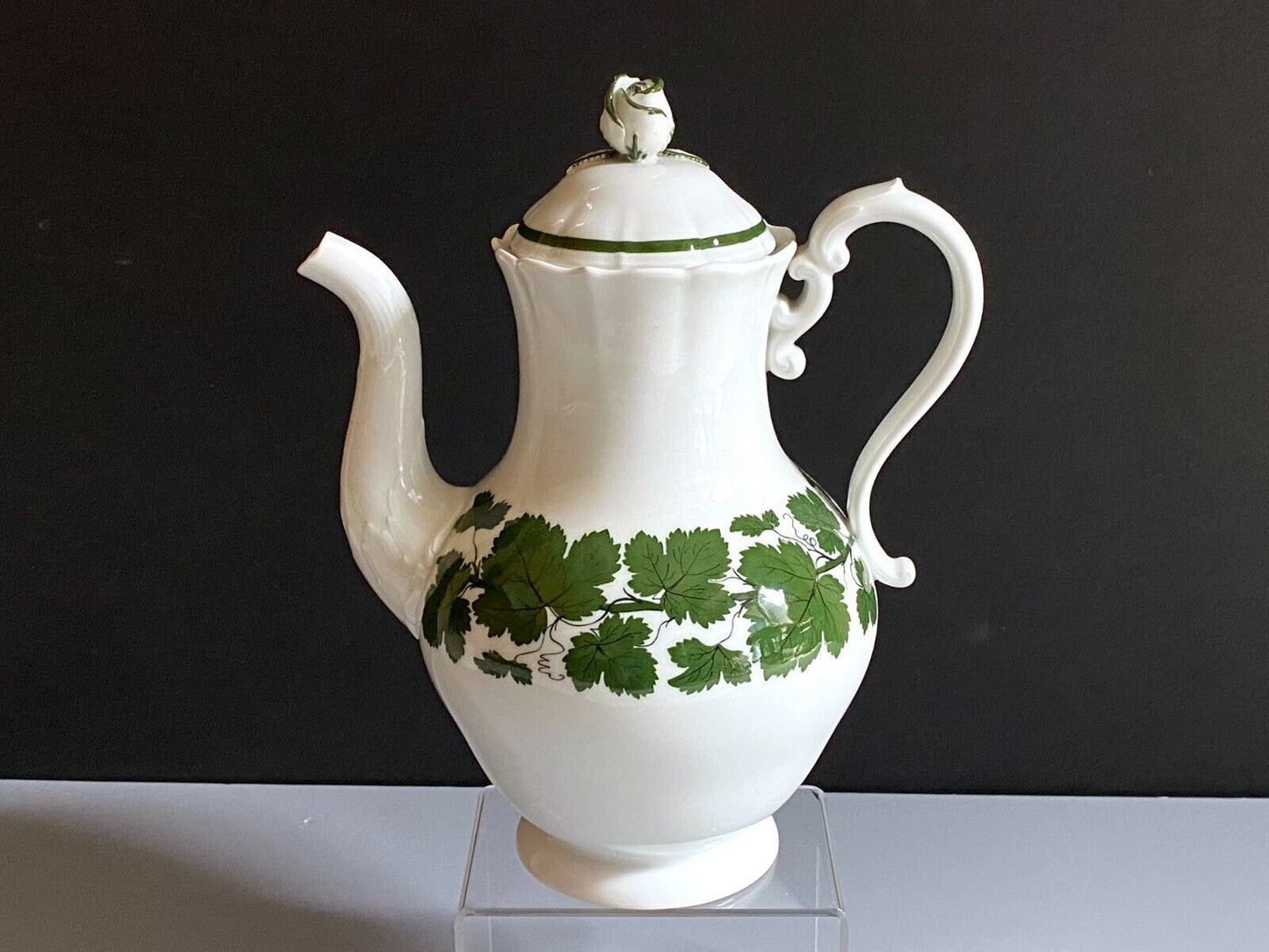 Meissen Green vine Large coffee pot with rose finial, 1st quality, 19th C