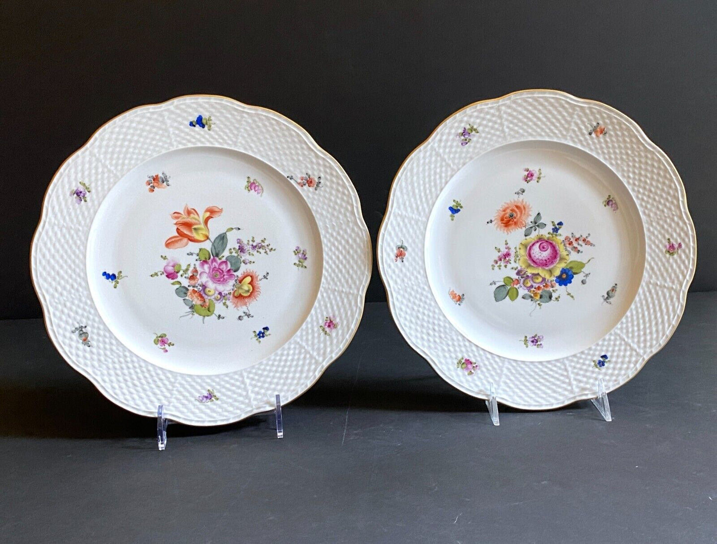 Set 4 Herend "Bouquet of Flowers" (BHR 527) dinner plates ,hand-painted flower