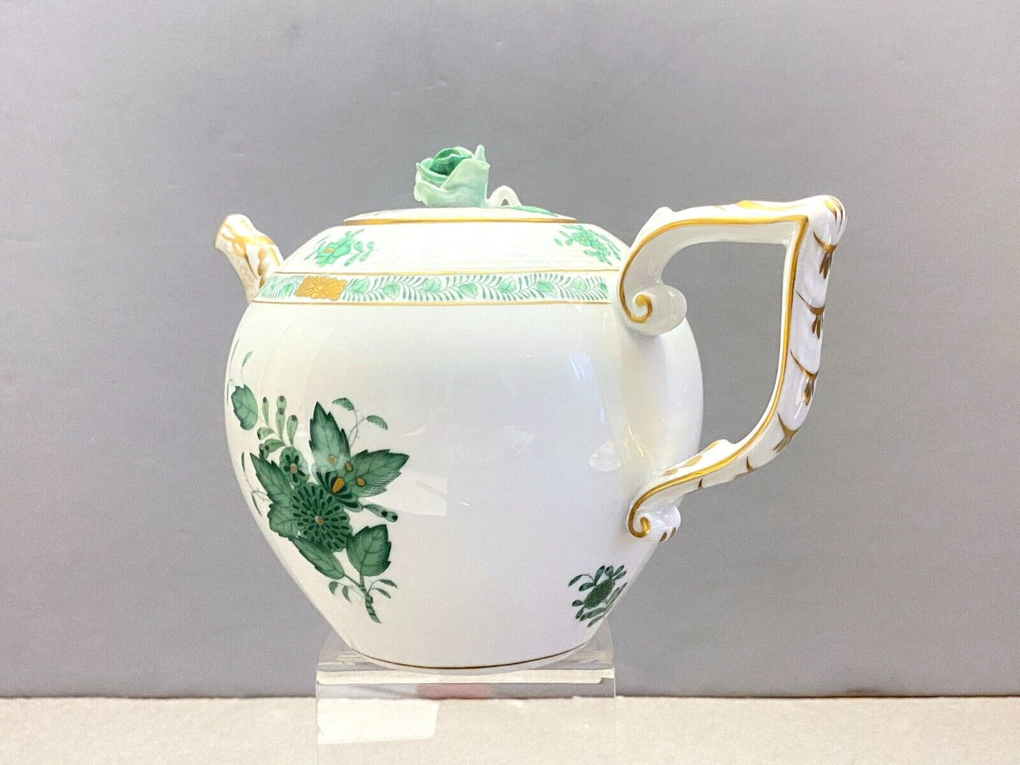 Herend "Chinese Bouquet" Apponyi teapot,,603/AV, 27 OZ. mint condition