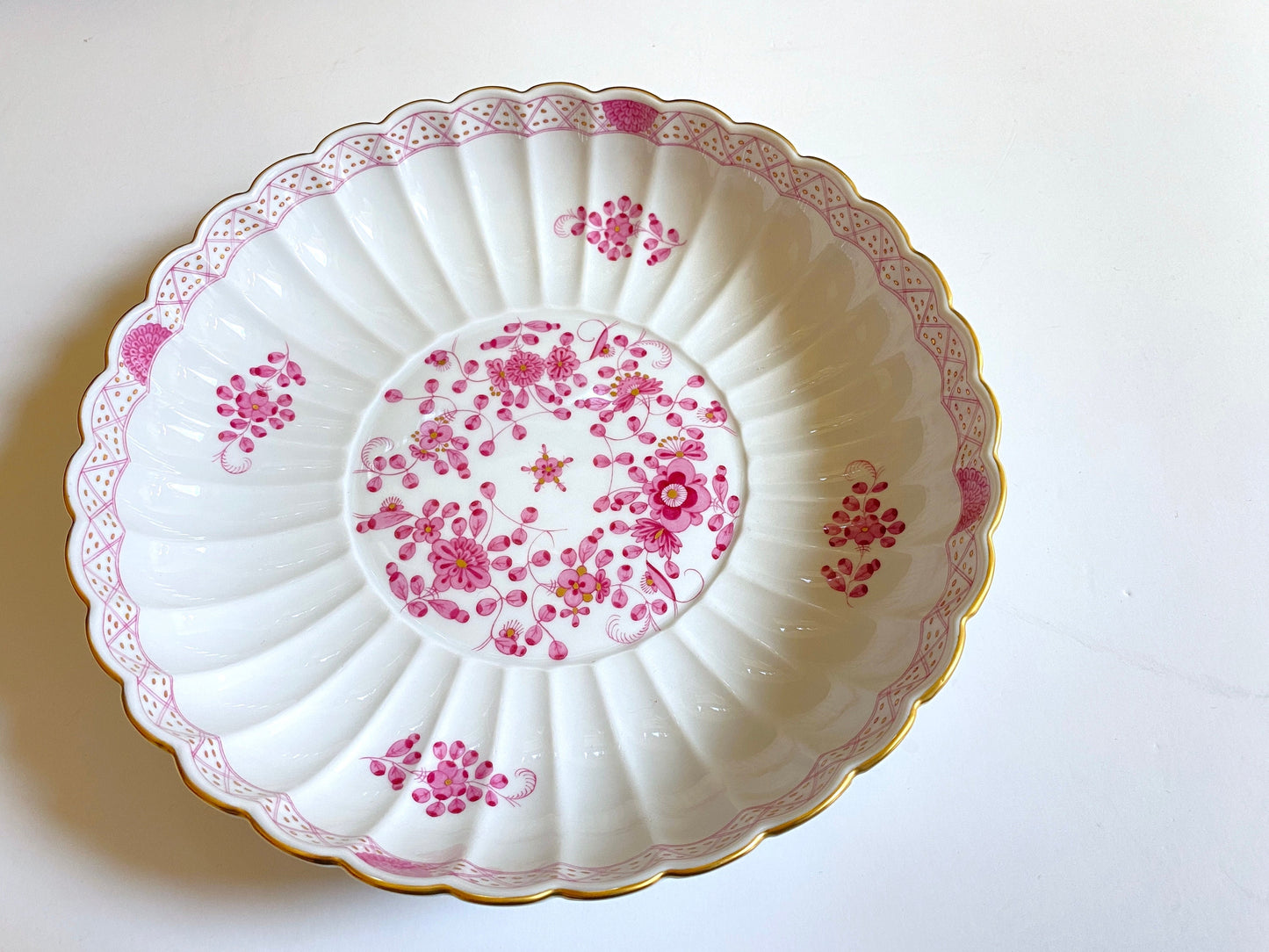 MEISSEN "Indian flower" pink serving dish, camaieu painting with gold accent, exquisite, 1st quallity