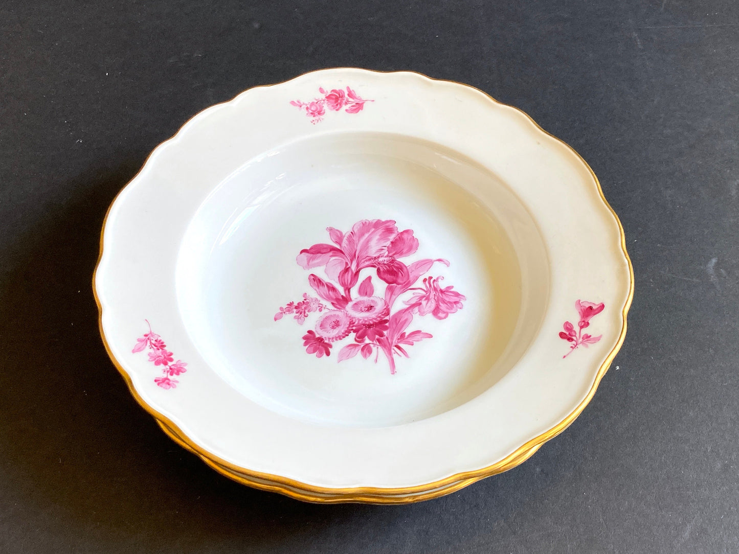 Gorgeous MEISSEN "flower boutique " Purple rimmed soup bowls, gold rim, set of 5, 1st choice, excellent