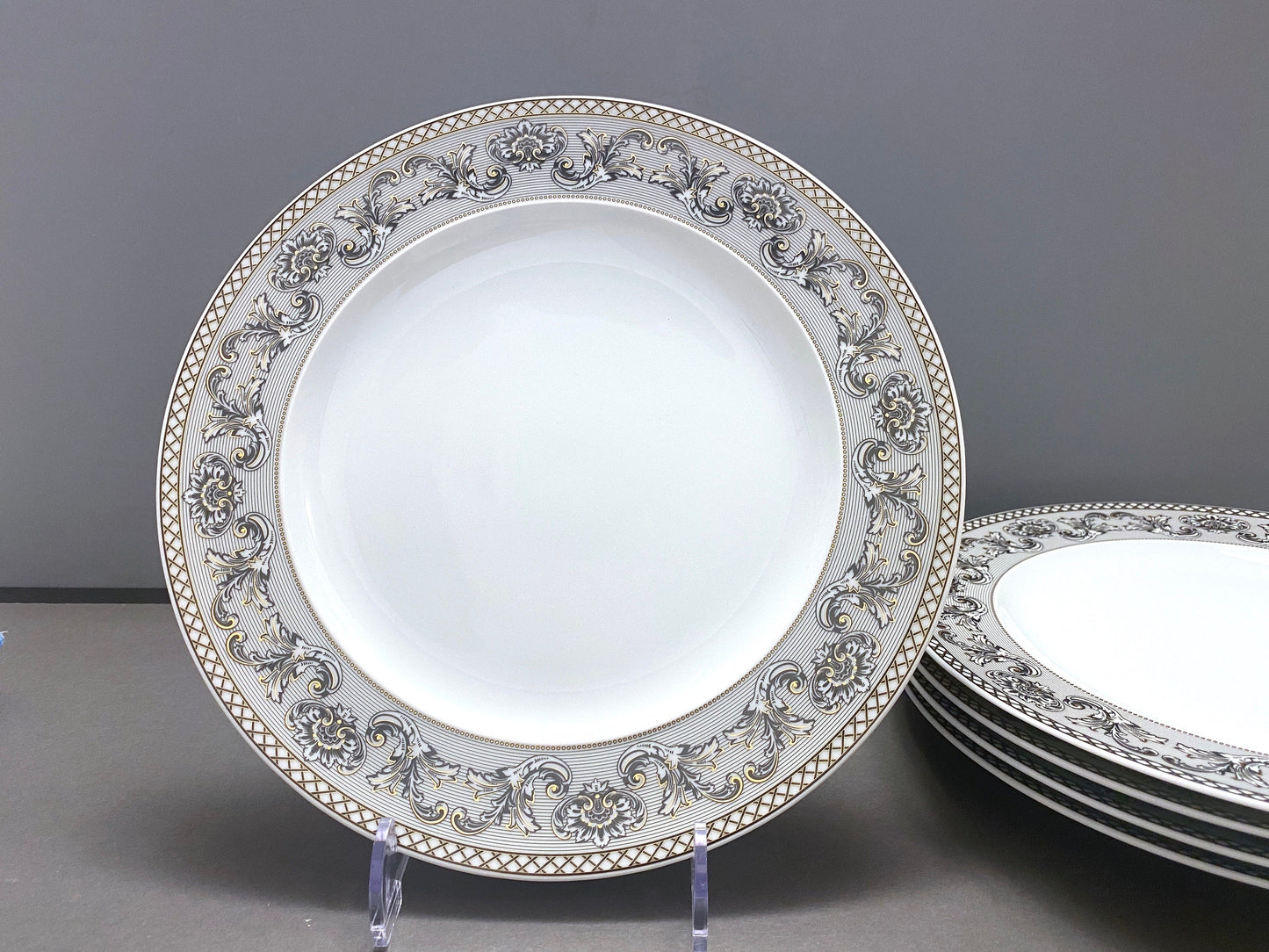 5 x Versace "Marqueterie" dinner plates, 10.5'' D, made in Germany by Rosenthal , black and white pattern with gold accents ,superb!