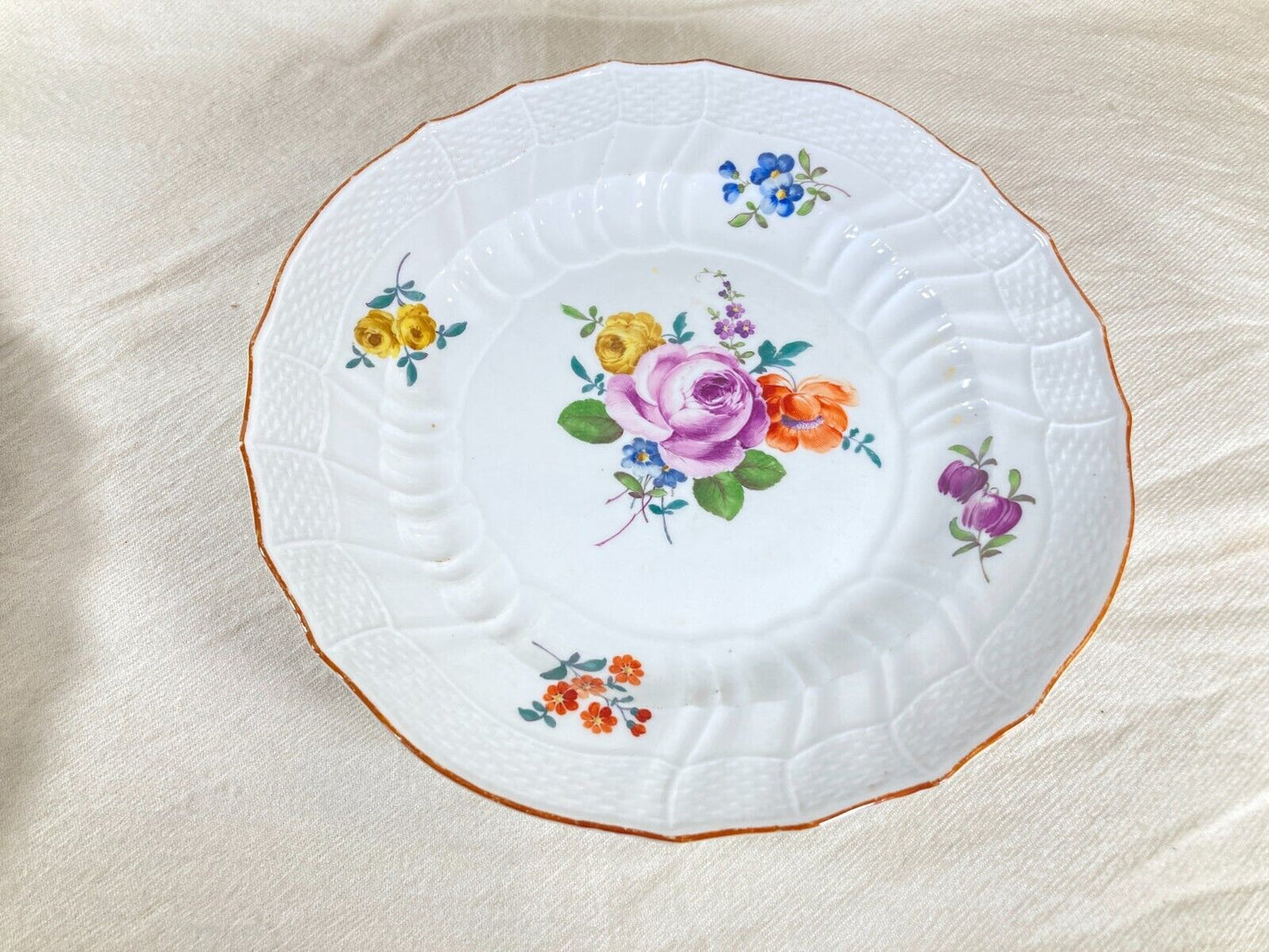 Set of 7 x antique Meissen (1725-1774 ) rimmed plates, flowers paintings, 1st