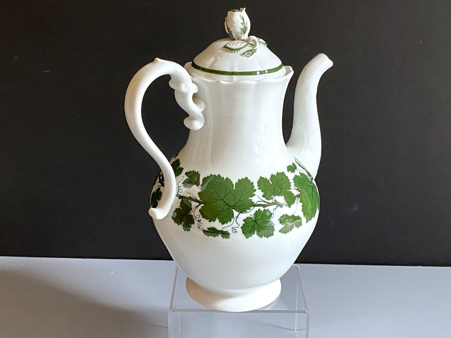 Meissen Green vine Large coffee pot with rose finial, 1st quality, 19th C