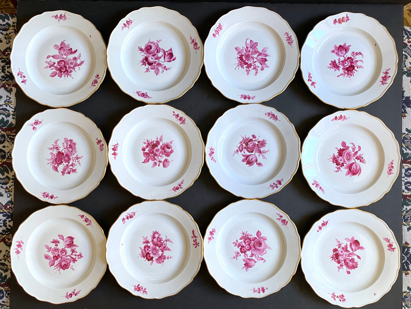 Gorgeous MEISSEN "flower boutique " Purple dinner service set, gold rim, 23 pieces, 1st choice, excellent