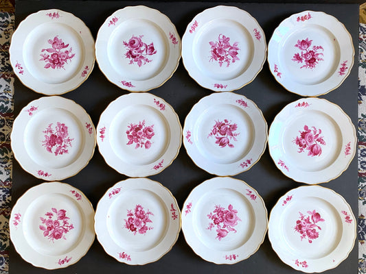 Gorgeous MEISSEN "flower boutique " Purple dinner service set, gold rim, Set of 12, 1st choice, excellent