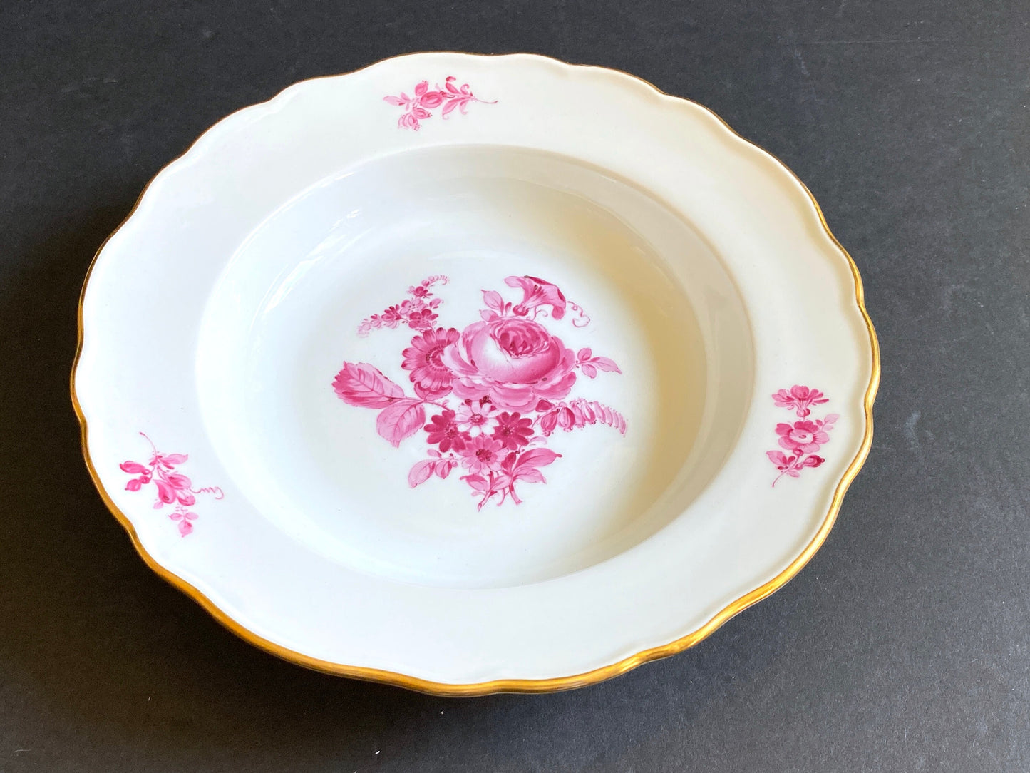 Gorgeous MEISSEN "flower boutique " Purple dinner service set, gold rim, 23 pieces, 1st choice, excellent