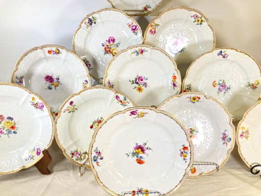 Set 11 x Meissen floral motif rimmed bowls, gold accent, Relief pattern, c1700s